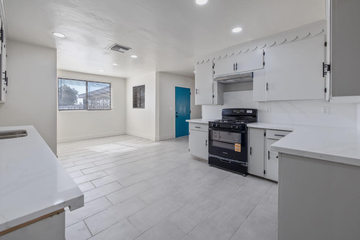 21199 S Feland Ave, Riverdale, CA 93656