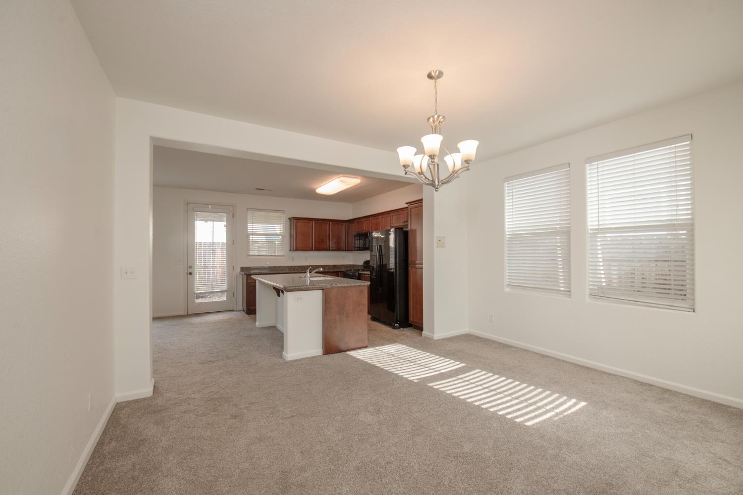 7458 E Robinson Ave, Fresno, CA 93737