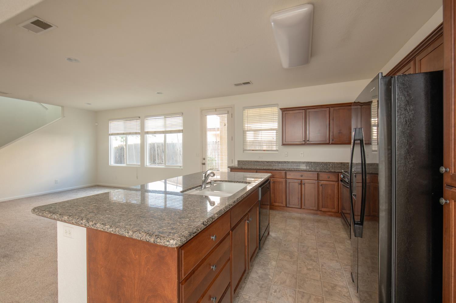 7458 E Robinson Ave, Fresno, CA 93737