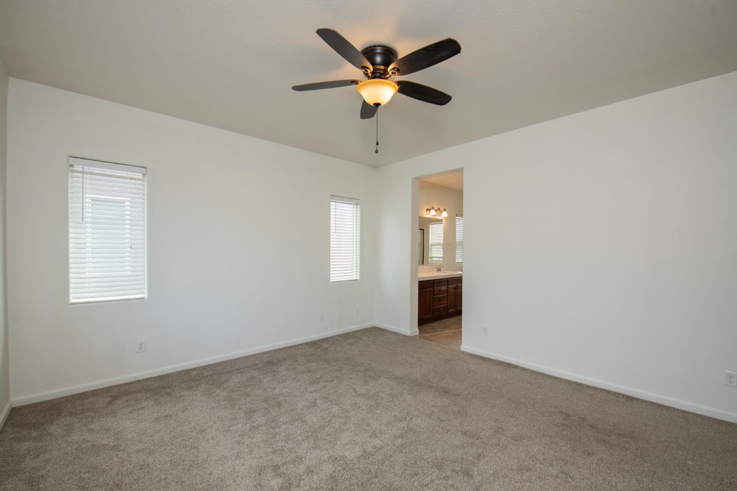 7458 E Robinson Ave, Fresno, CA 93737