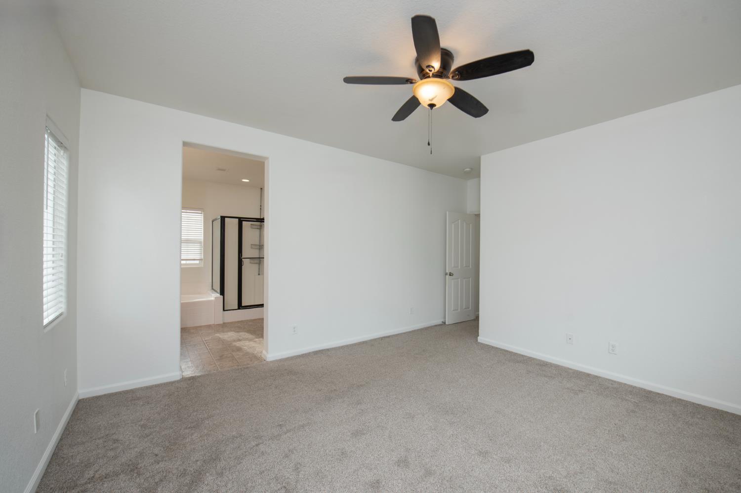 7458 E Robinson Ave, Fresno, CA 93737