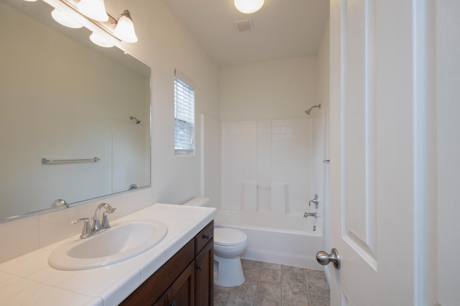 7458 E Robinson Ave, Fresno, CA 93737