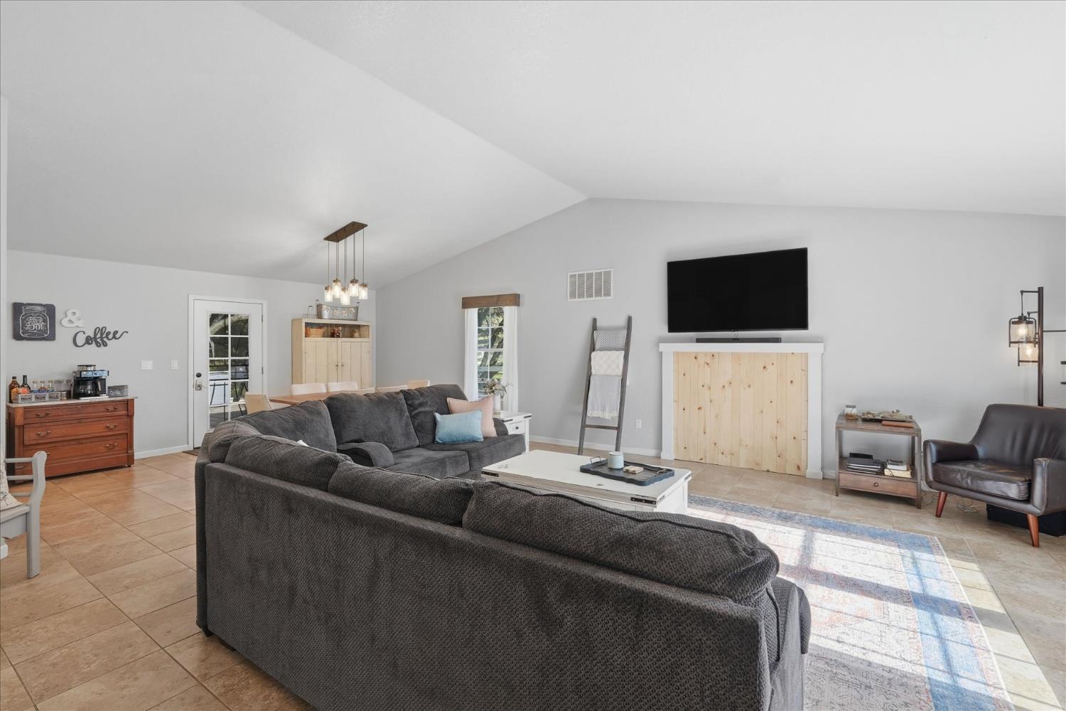 31562 Sioux Rd, Coarsegold, CA 93614