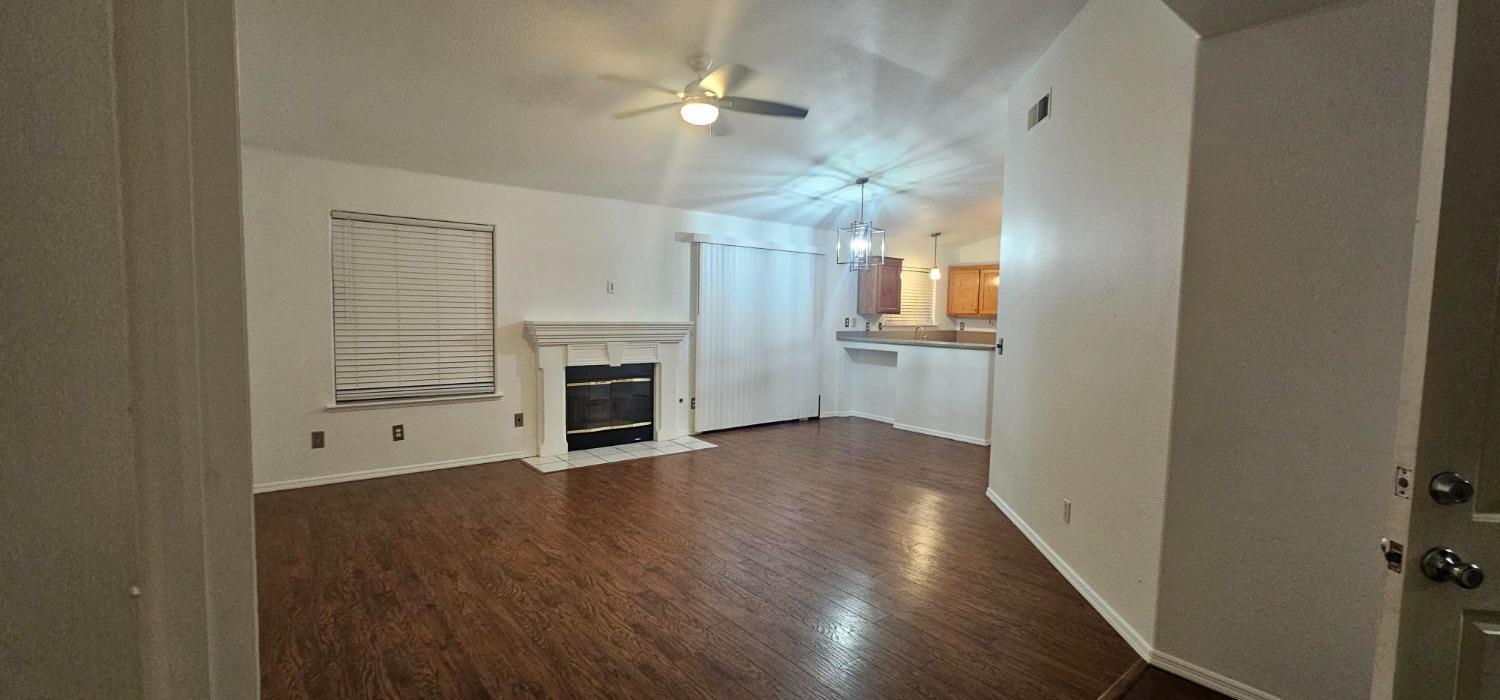 5296 E Harvest Ln, Fresno, CA 93725