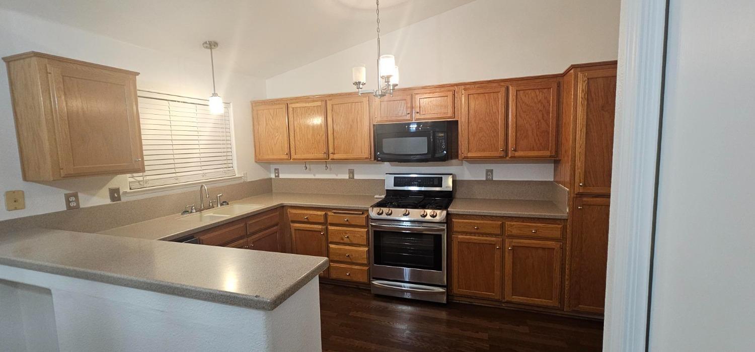 5296 E Harvest Ln, Fresno, CA 93725