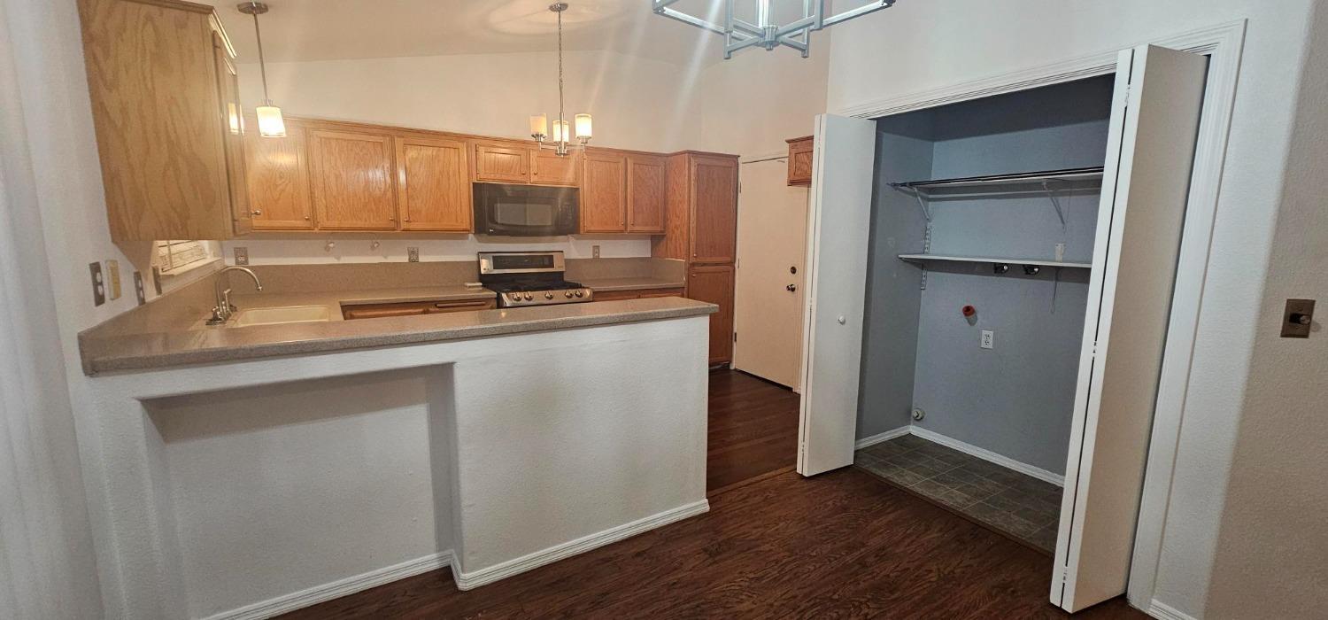 5296 E Harvest Ln, Fresno, CA 93725