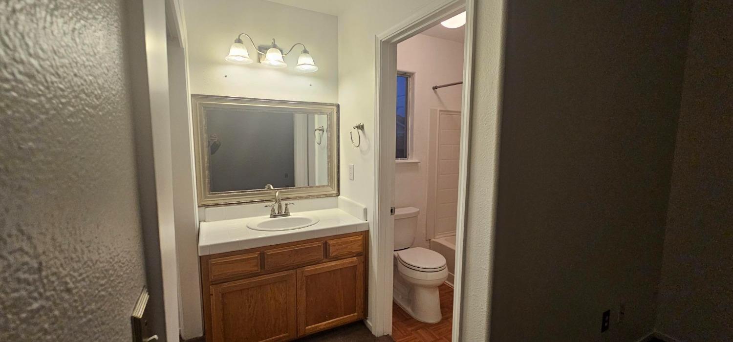 5296 E Harvest Ln, Fresno, CA 93725