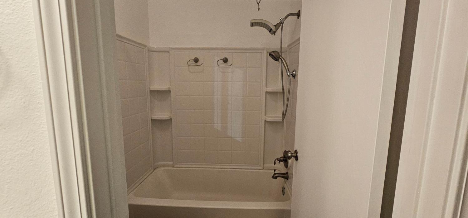 5296 E Harvest Ln, Fresno, CA 93725