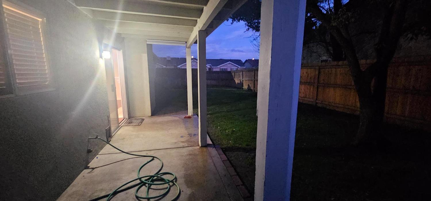 5296 E Harvest Ln, Fresno, CA 93725