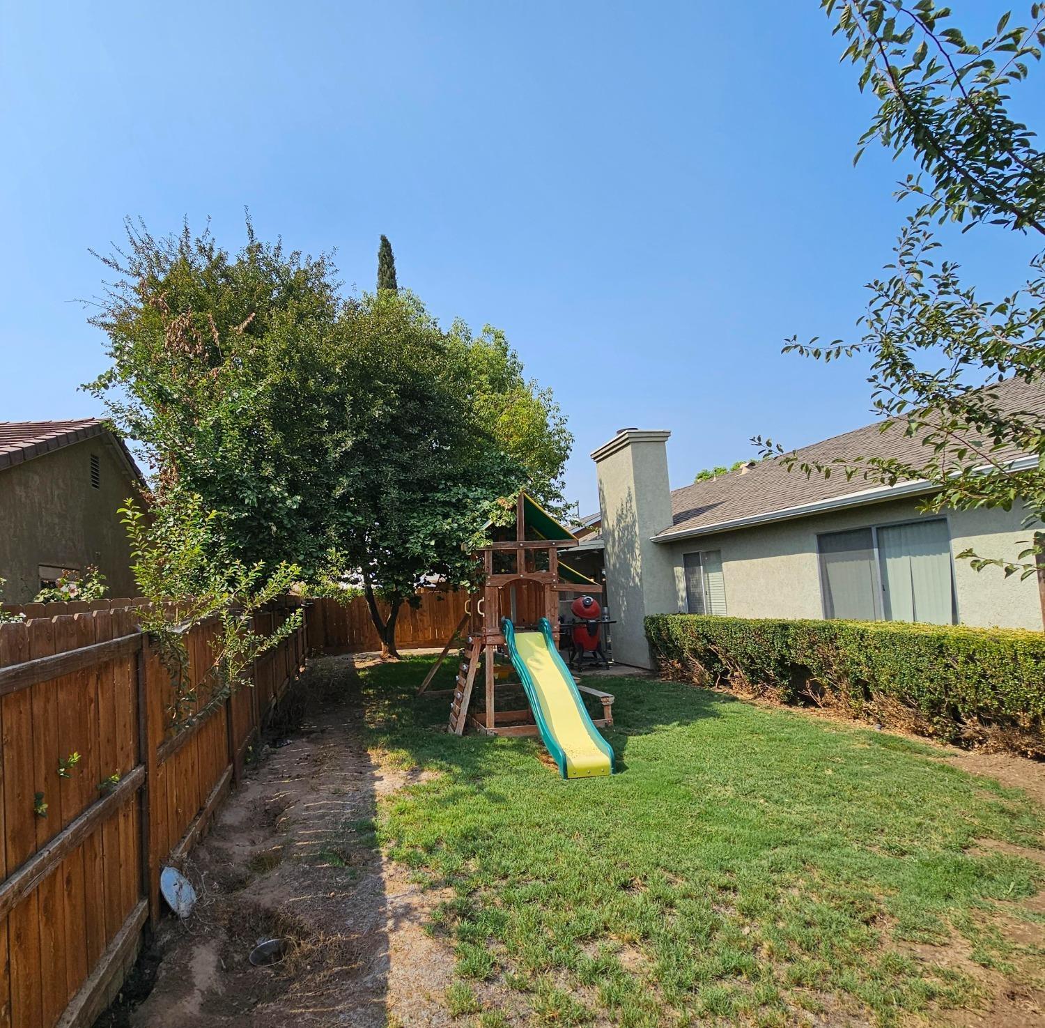 5296 E Harvest Ln, Fresno, CA 93725