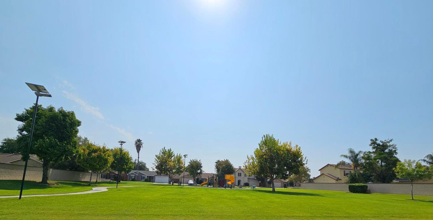 5296 E Harvest Ln, Fresno, CA 93725