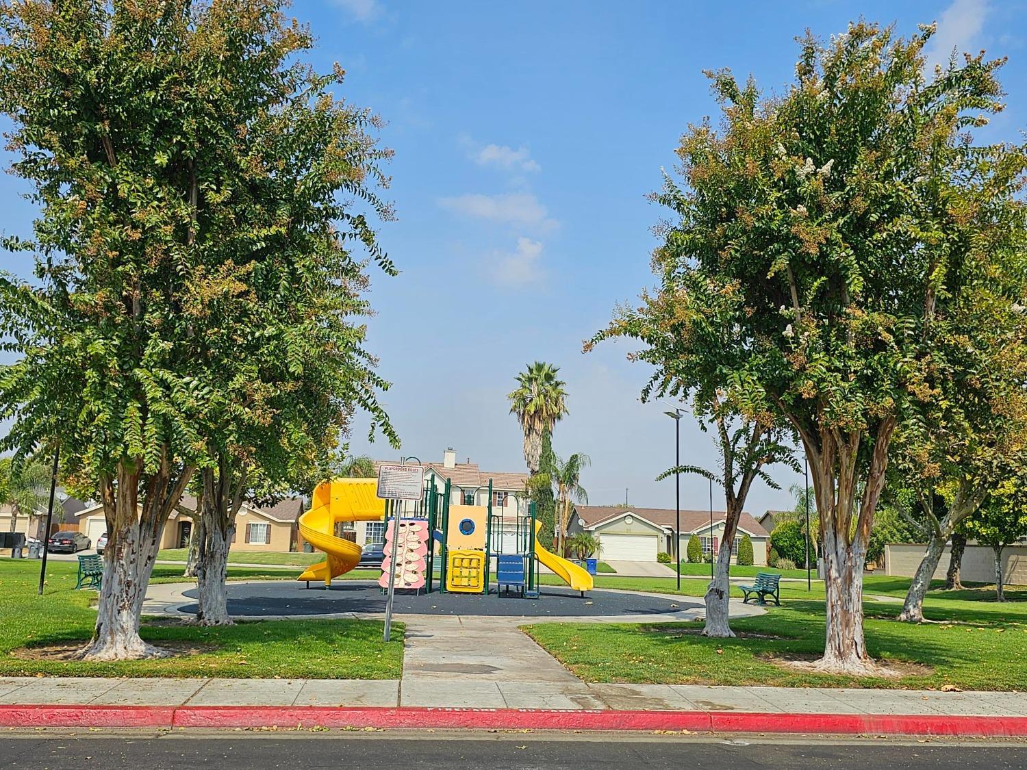 5296 E Harvest Ln, Fresno, CA 93725