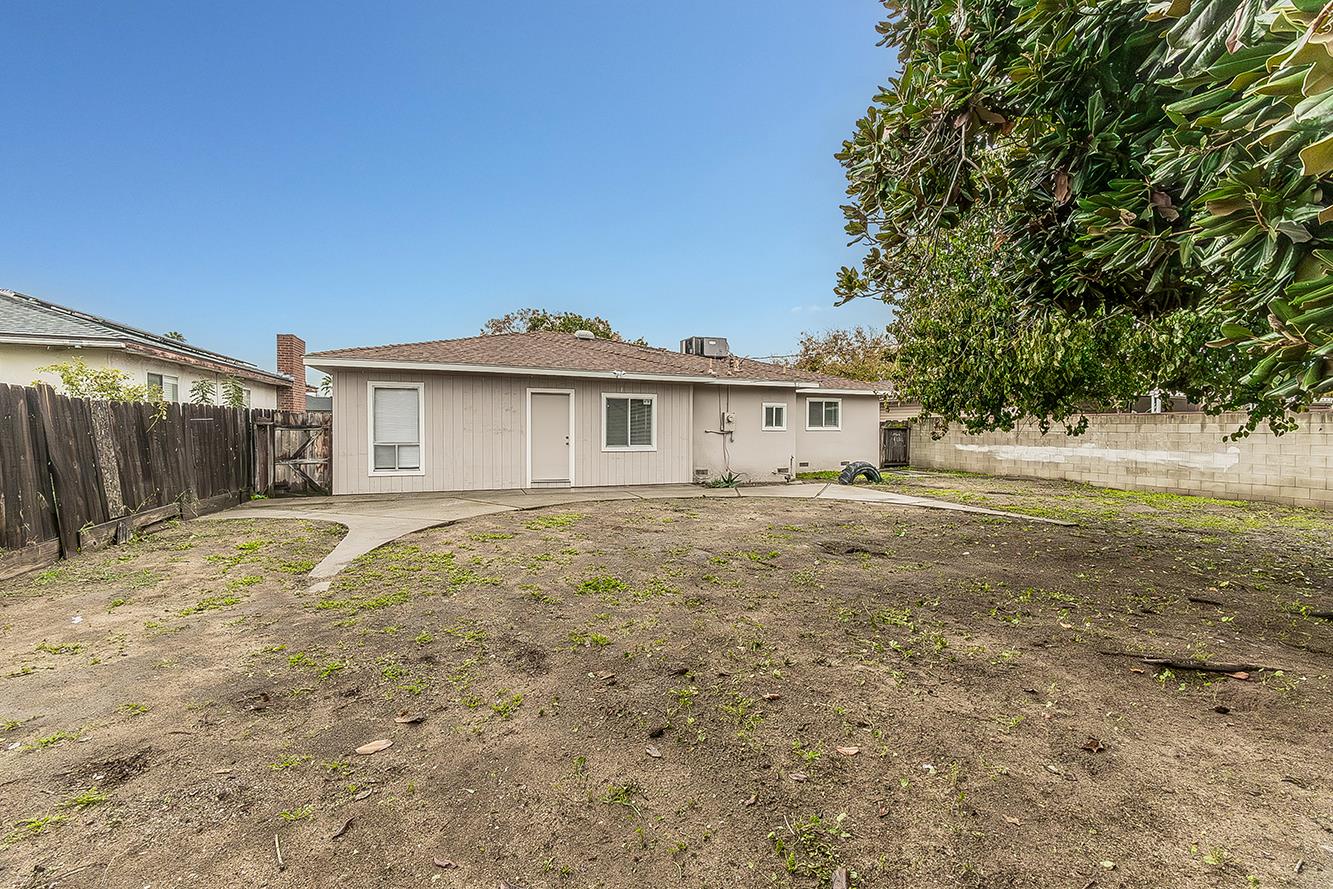 3945 E Cortland Ave, Fresno, CA 93726