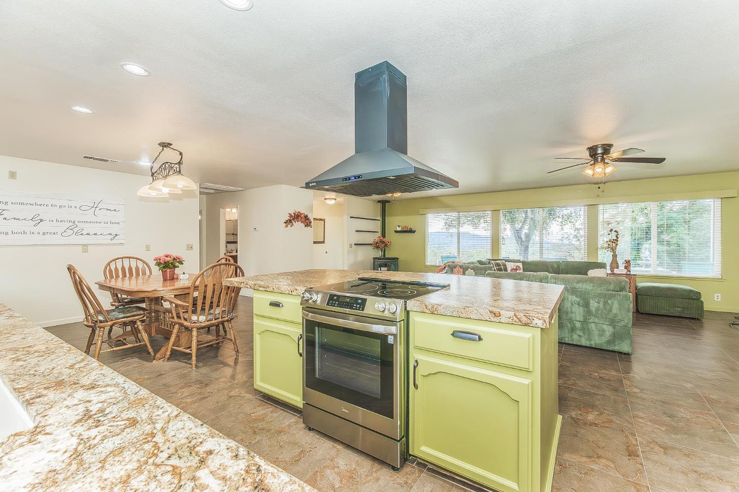 45991 Black Oak Rd, Coarsegold, CA 93614