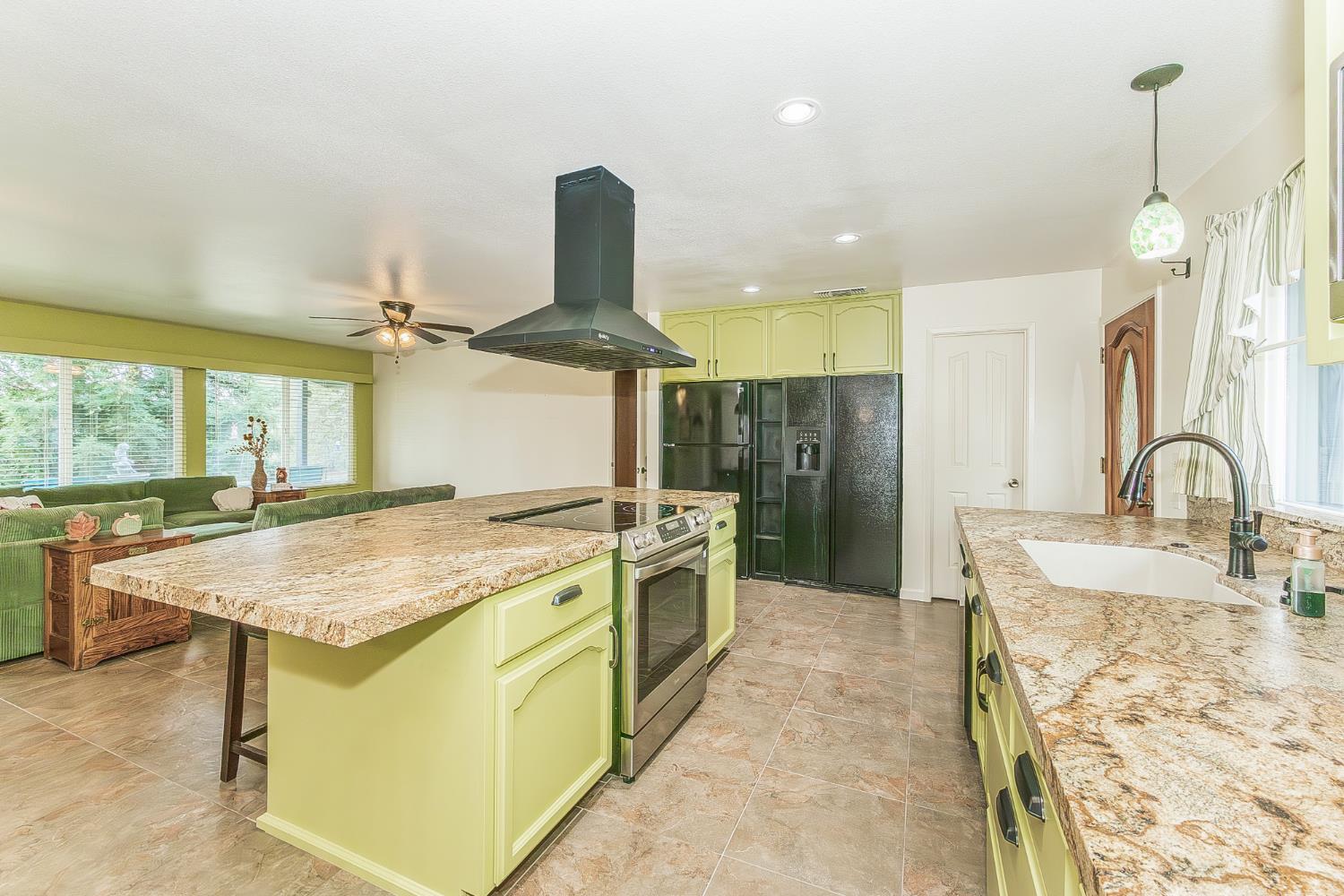 45991 Black Oak Rd, Coarsegold, CA 93614