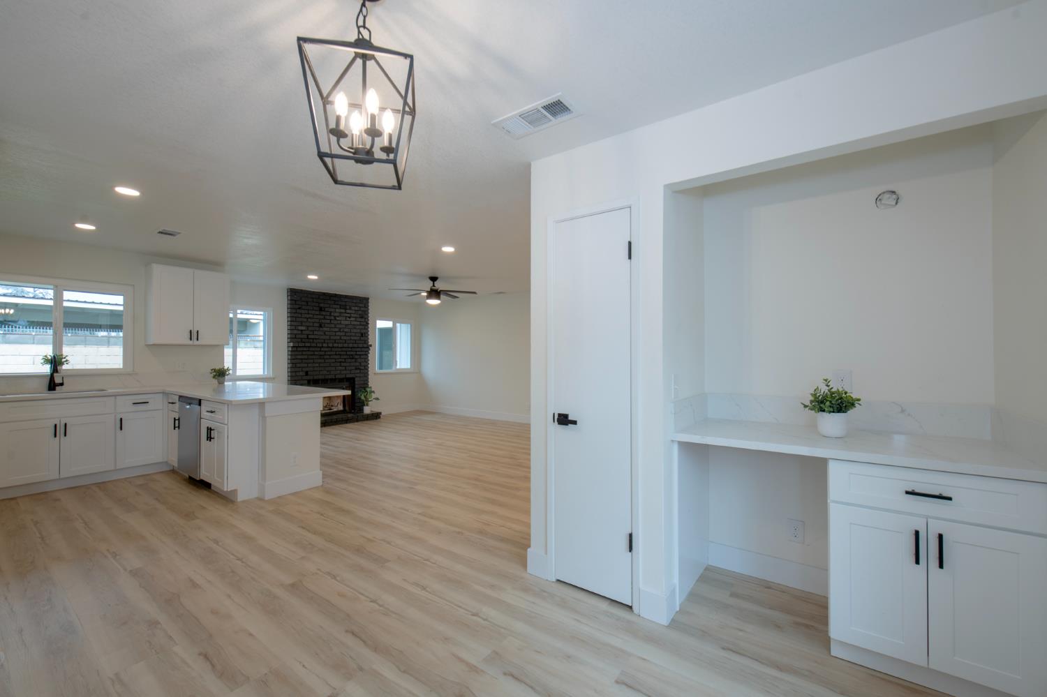 2024 N Laureen Ave, Fresno, CA 93703