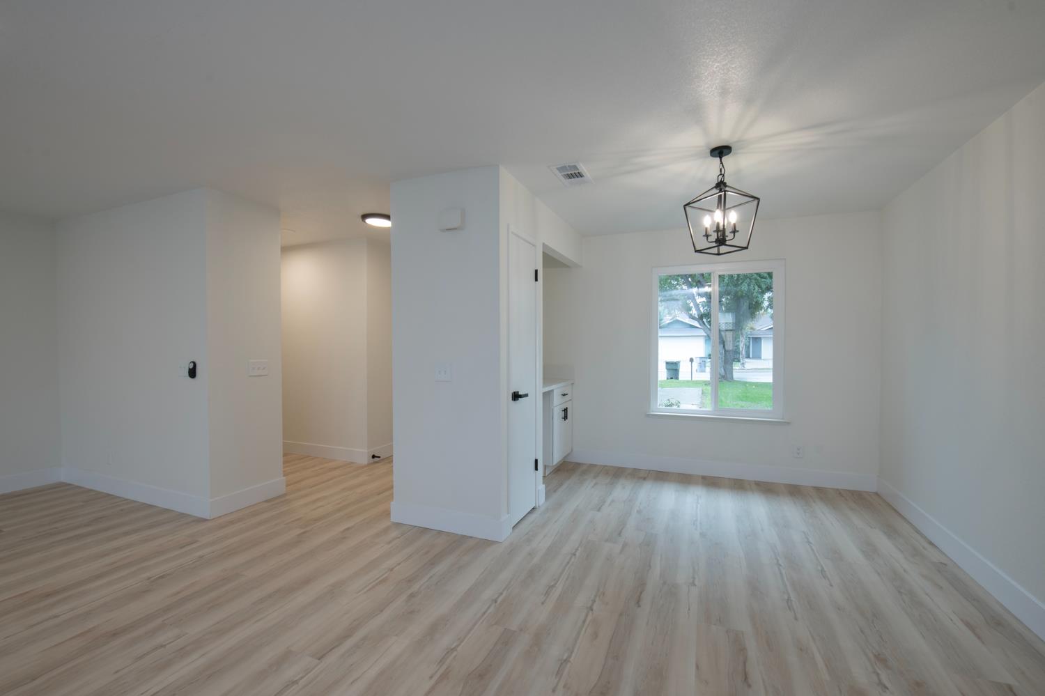 2024 N Laureen Ave, Fresno, CA 93703