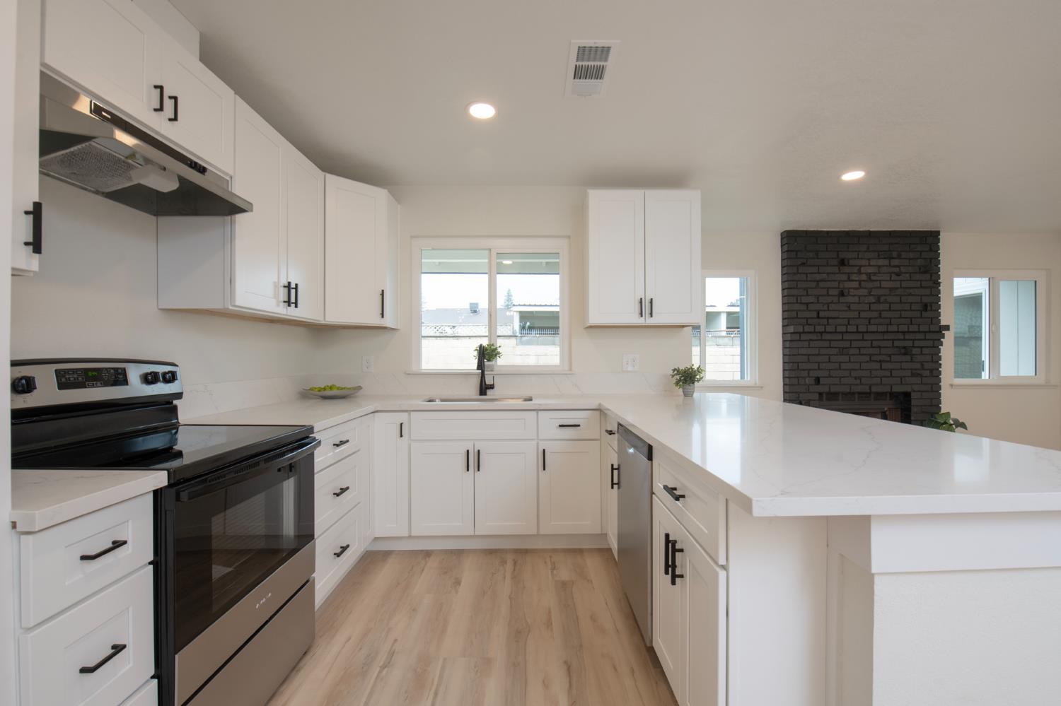 2024 N Laureen Ave, Fresno, CA 93703