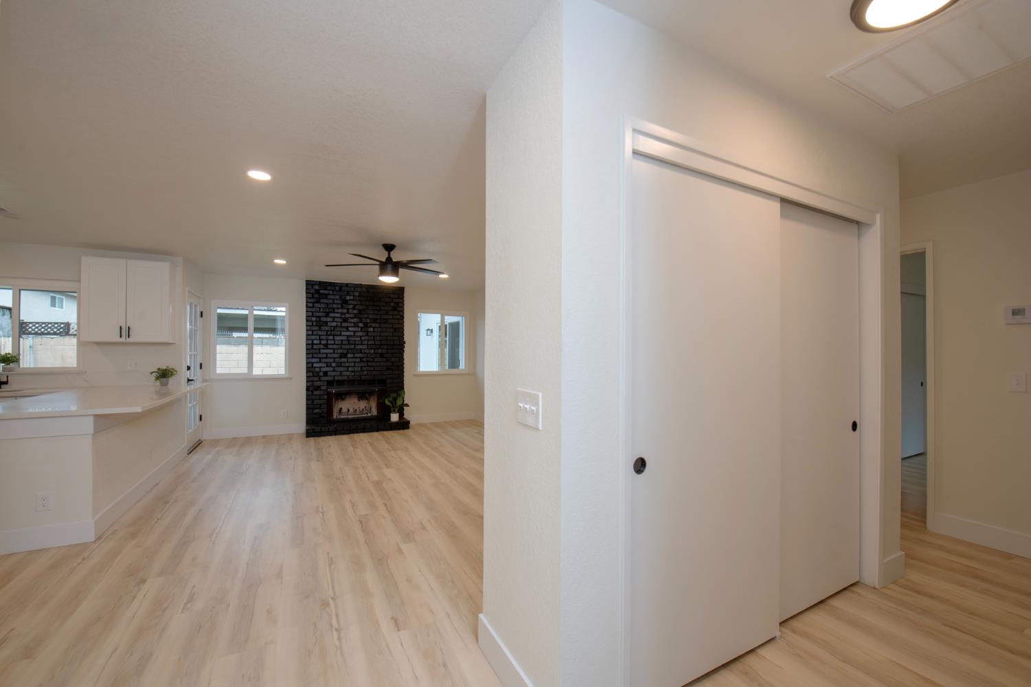 2024 N Laureen Ave, Fresno, CA 93703