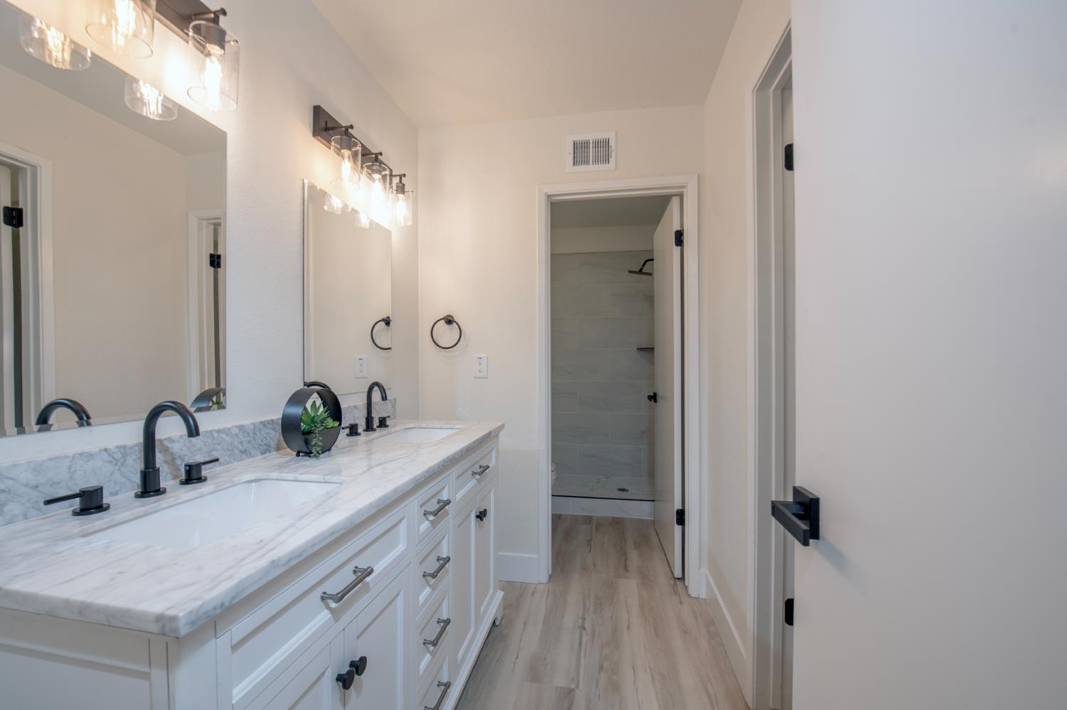 2024 N Laureen Ave, Fresno, CA 93703