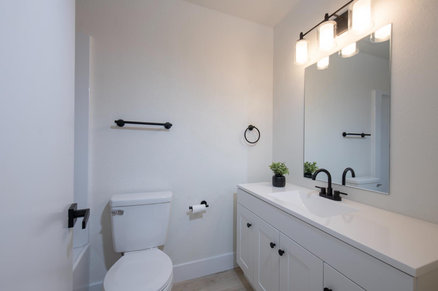 2024 N Laureen Ave, Fresno, CA 93703