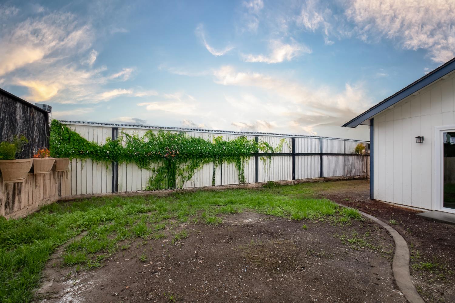 2024 N Laureen Ave, Fresno, CA 93703