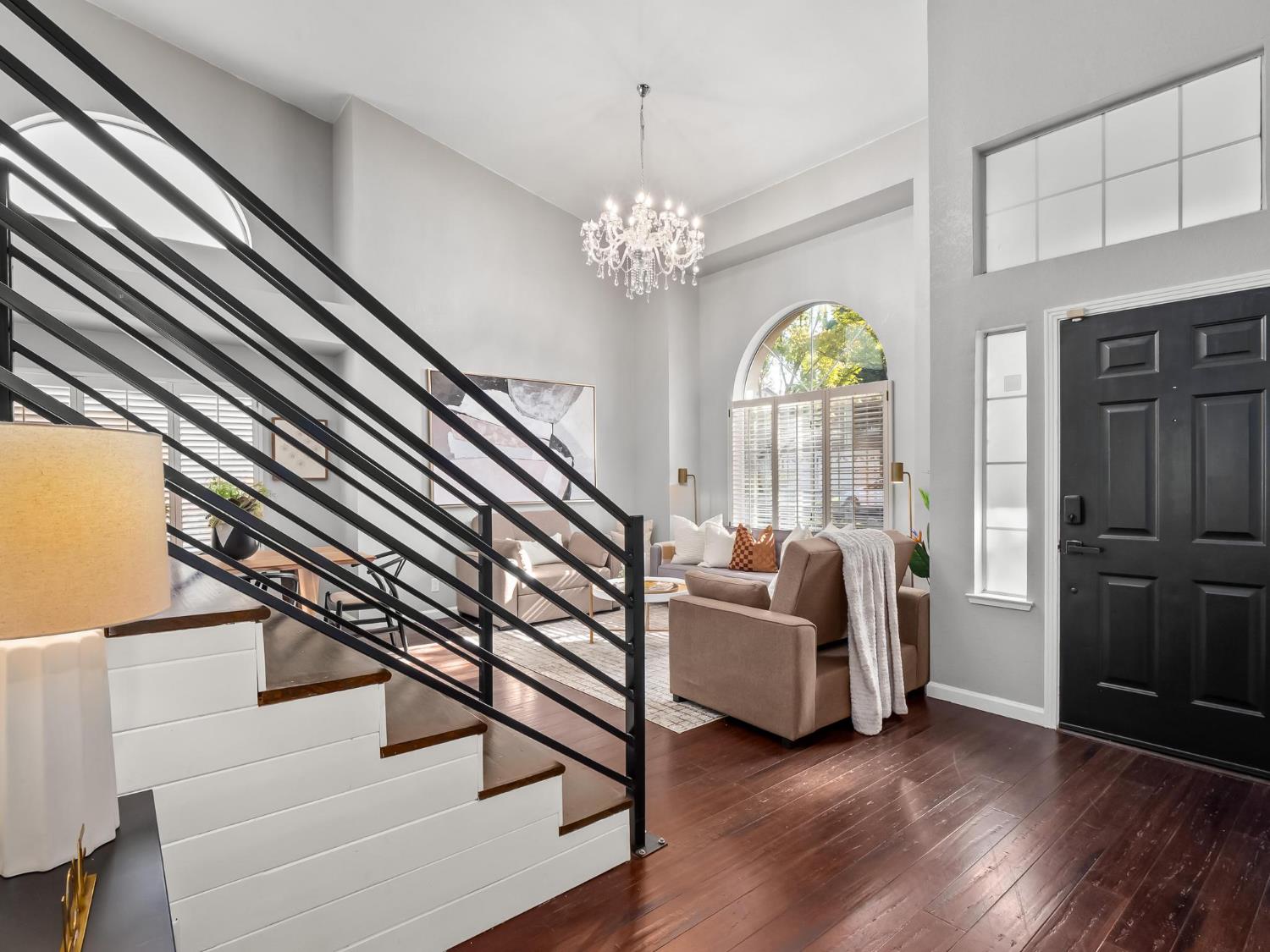 962 E Buckhill Rd, Fresno, CA 93720