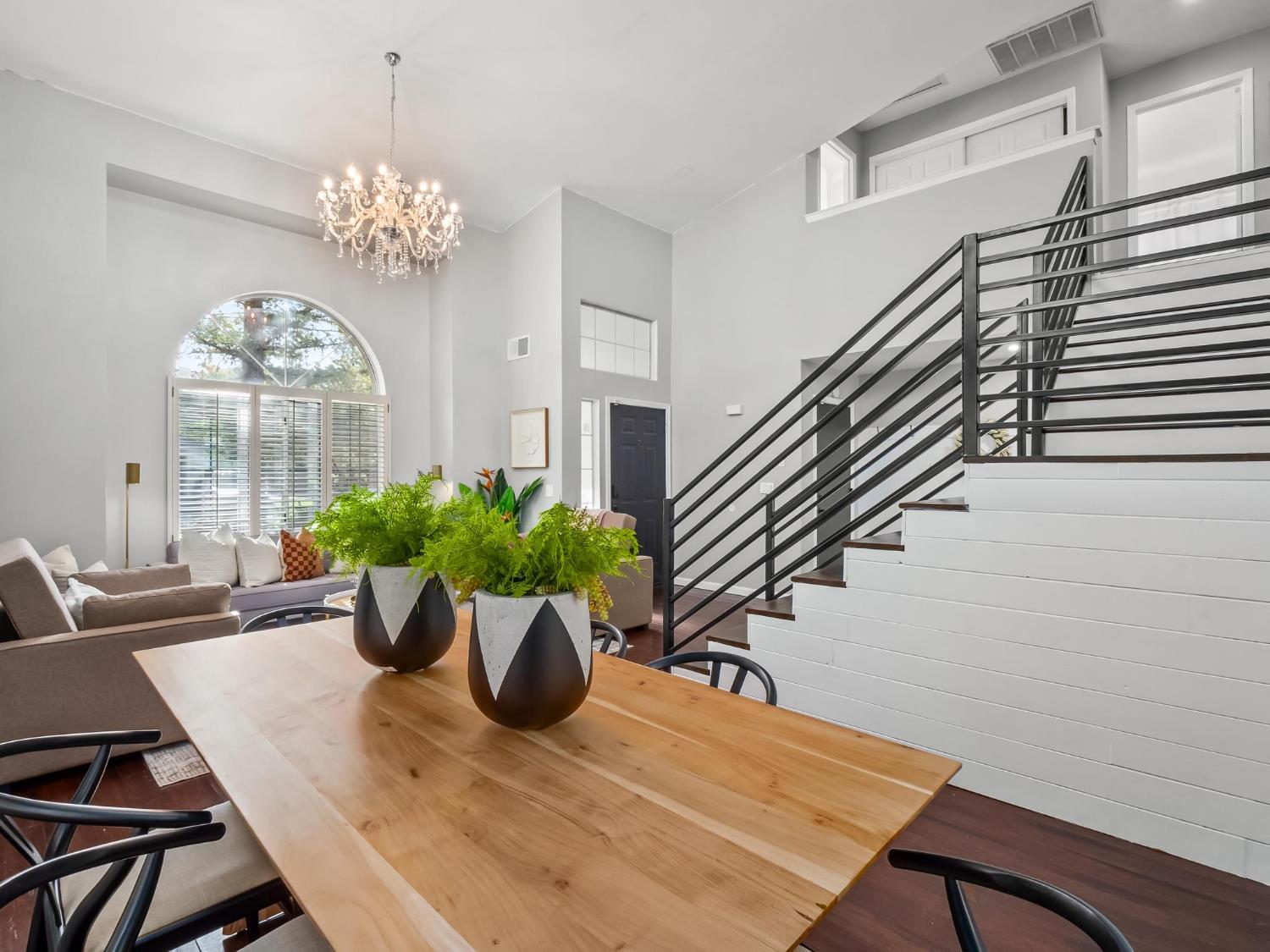 962 E Buckhill Rd, Fresno, CA 93720