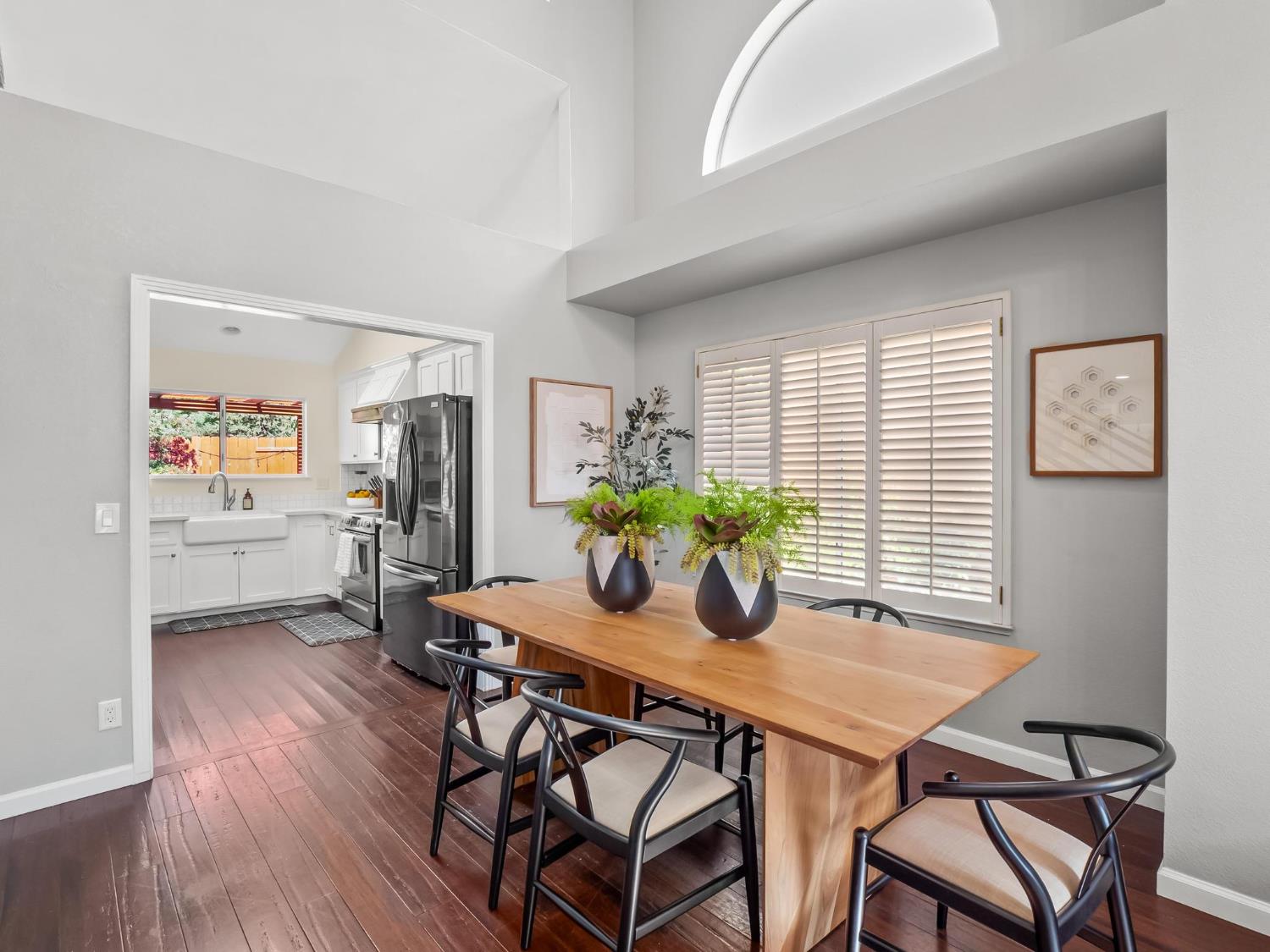 962 E Buckhill Rd, Fresno, CA 93720