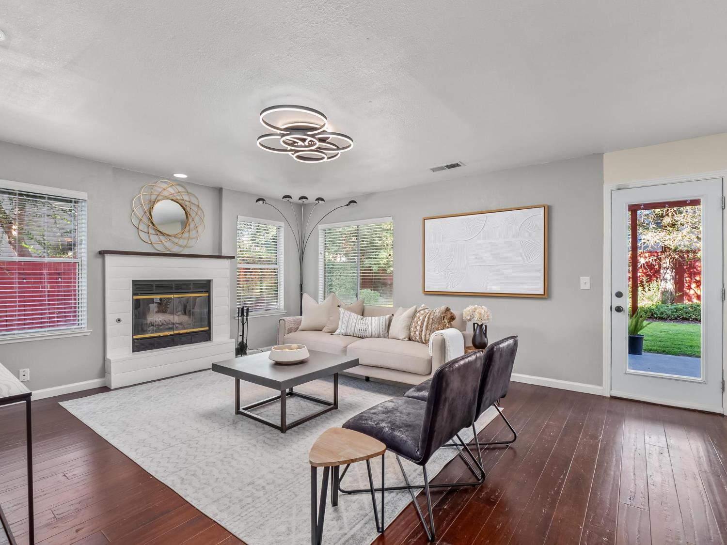 962 E Buckhill Rd, Fresno, CA 93720