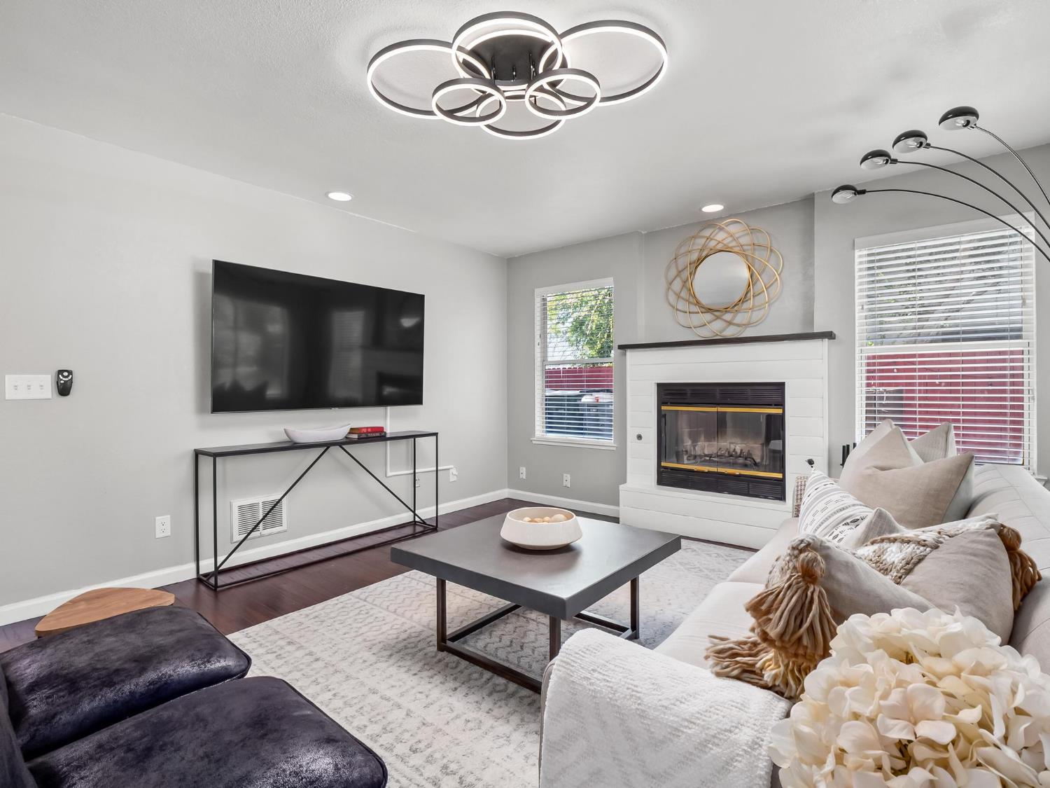 962 E Buckhill Rd, Fresno, CA 93720