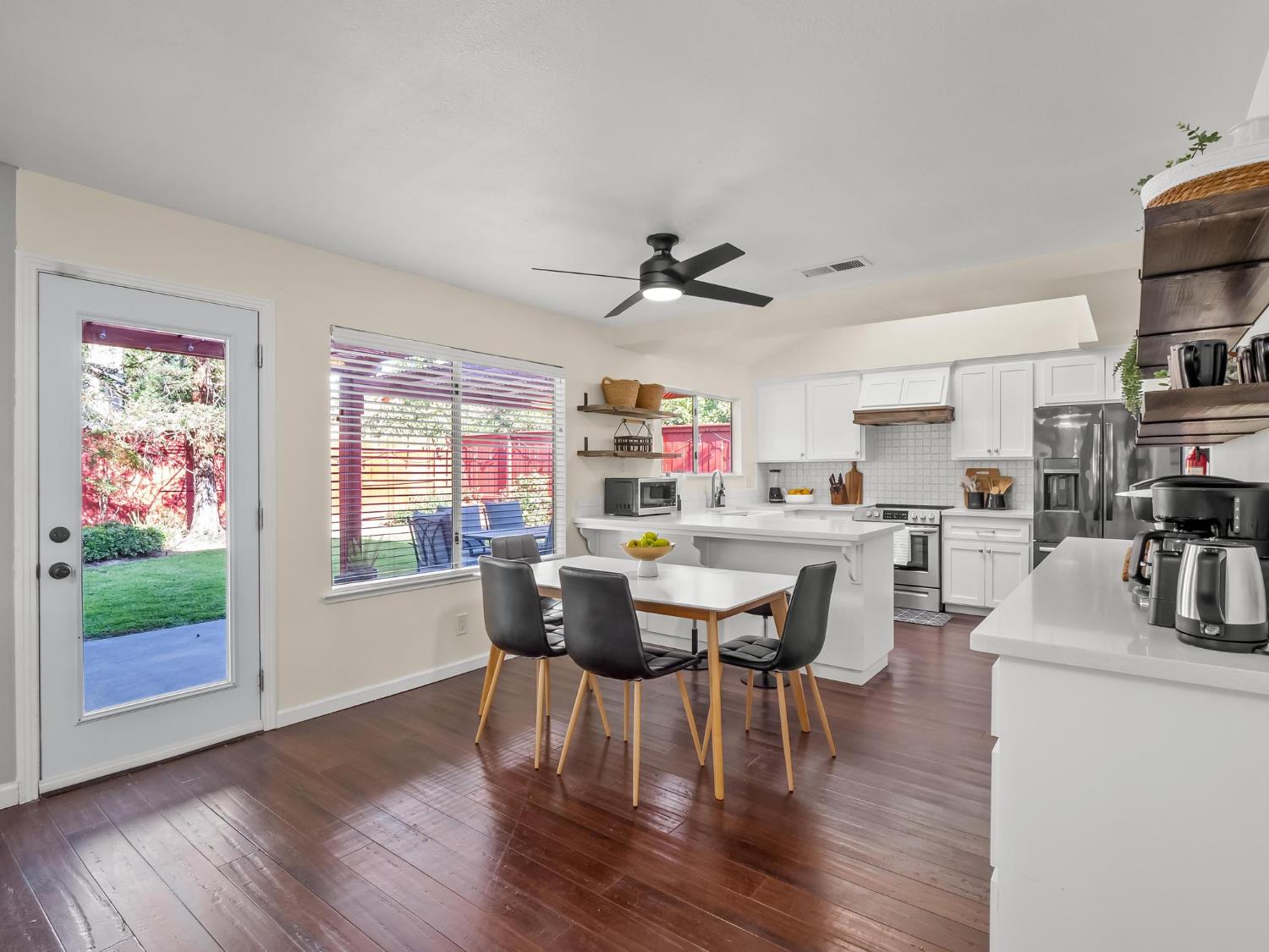 962 E Buckhill Rd, Fresno, CA 93720