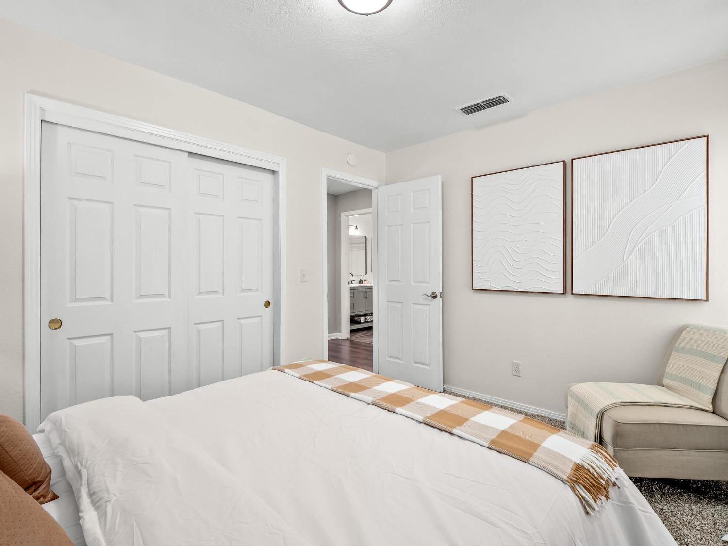 962 E Buckhill Rd, Fresno, CA 93720