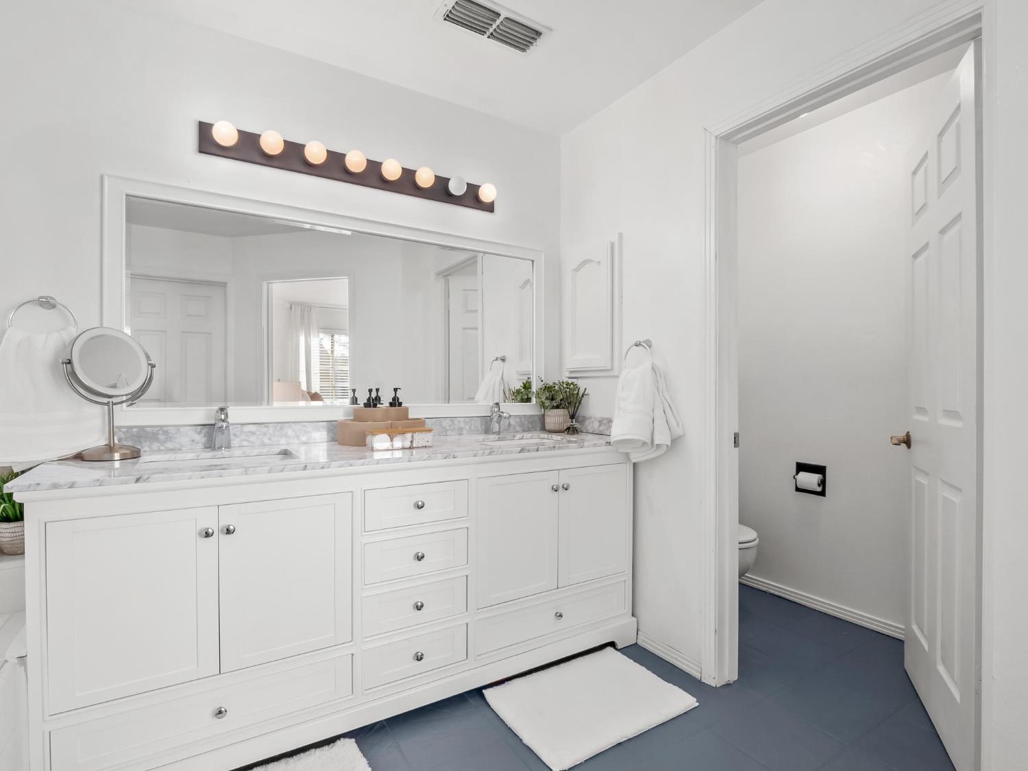 962 E Buckhill Rd, Fresno, CA 93720