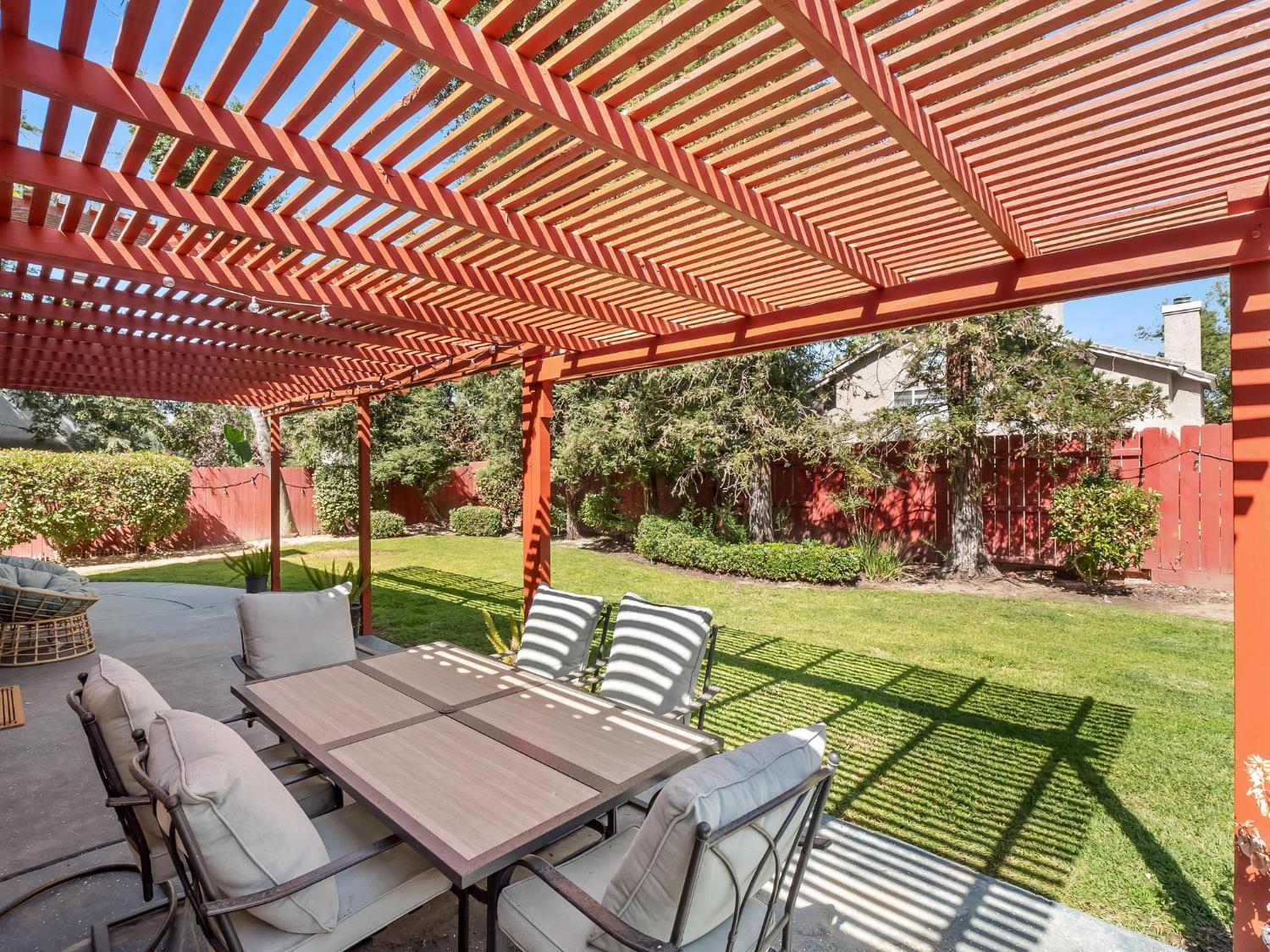 962 E Buckhill Rd, Fresno, CA 93720