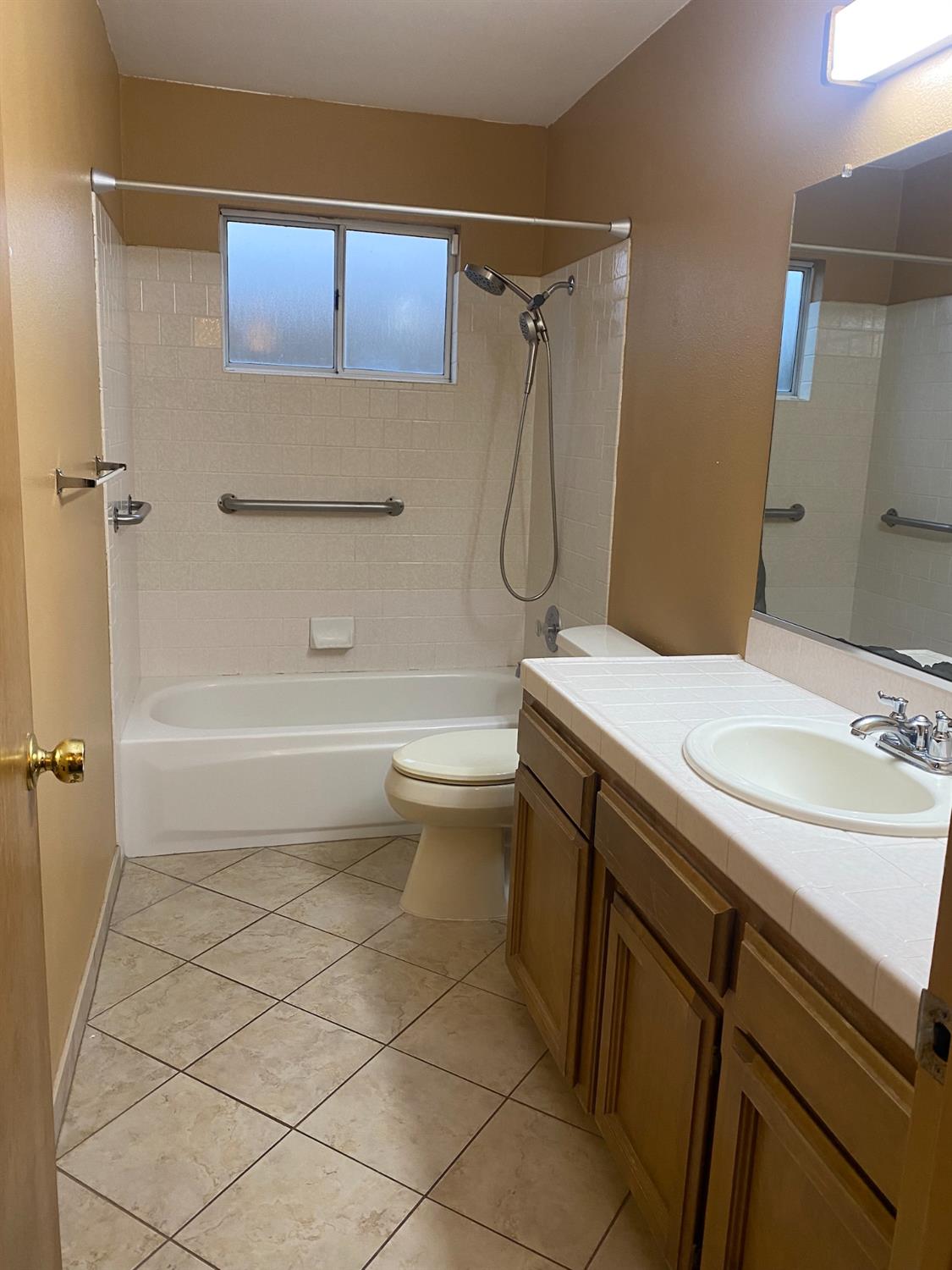 8975 N Chance Ave, Fresno, CA 93720