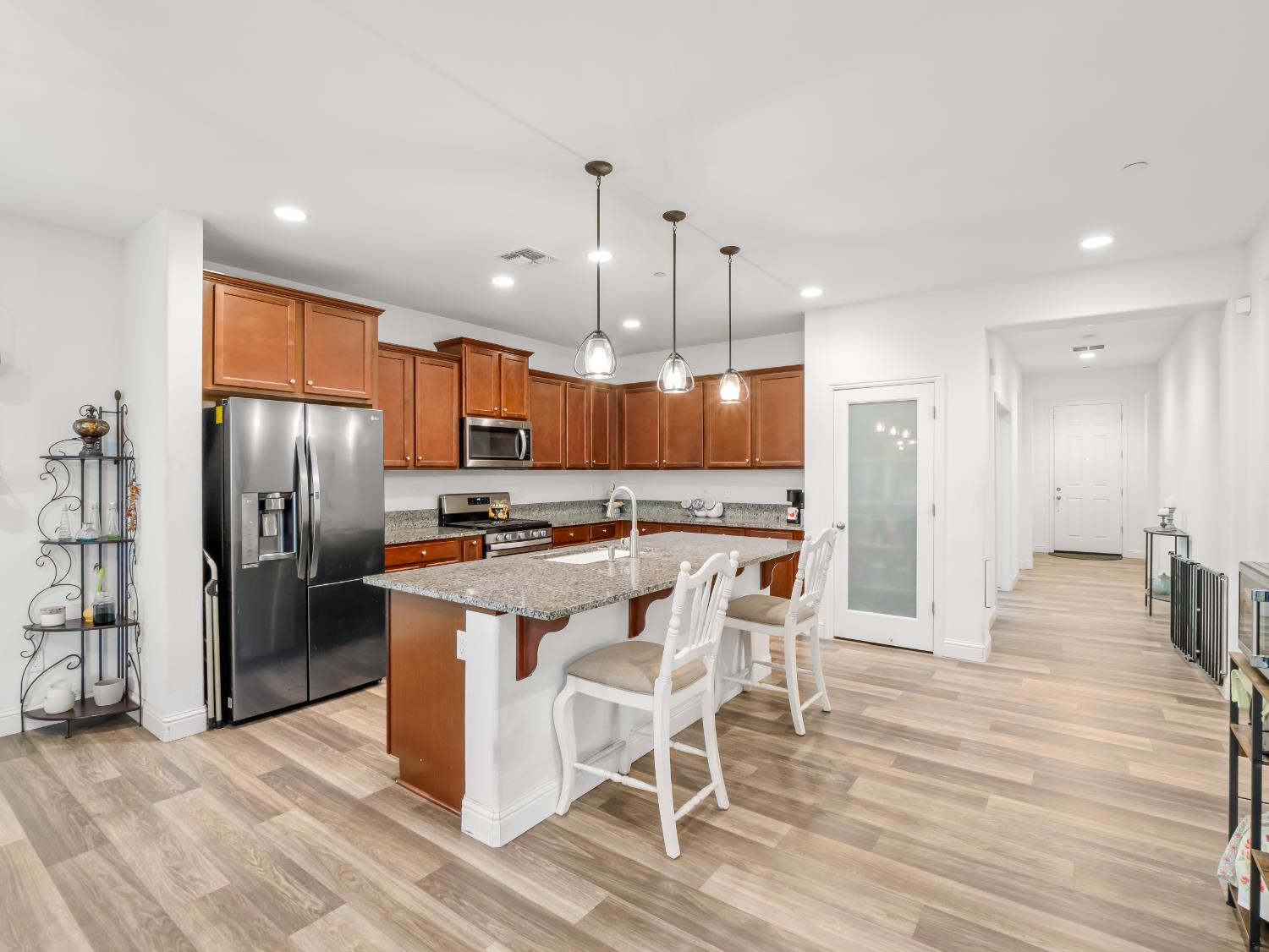 425 Karen Ave, Kerman, CA 93630