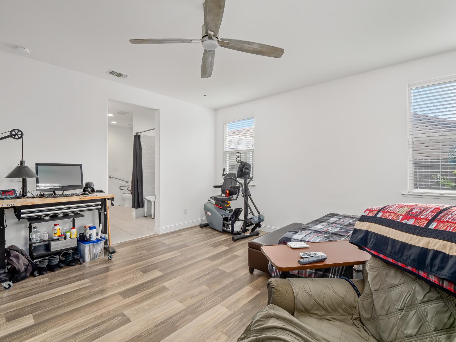 425 Karen Ave, Kerman, CA 93630