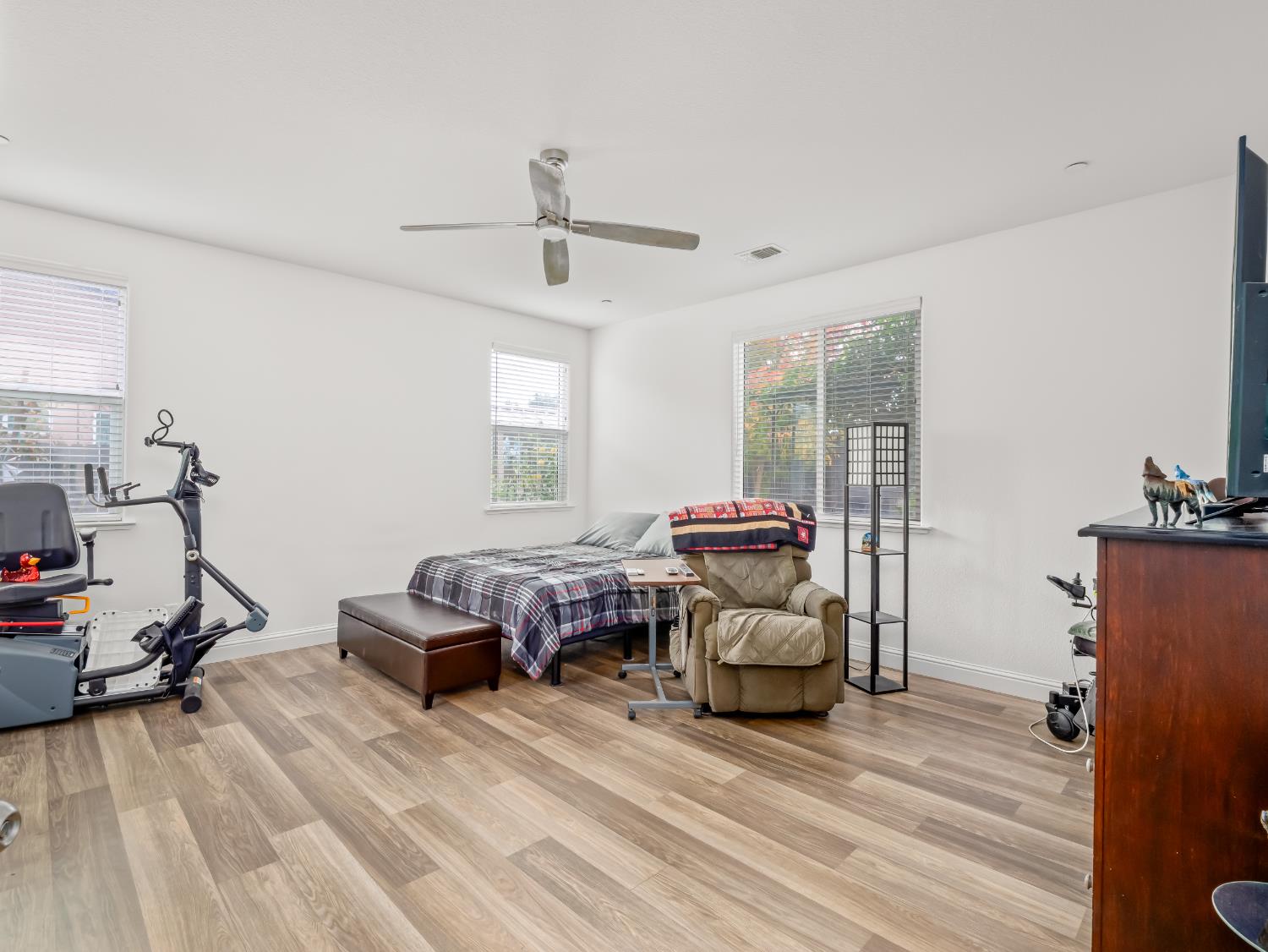 425 Karen Ave, Kerman, CA 93630