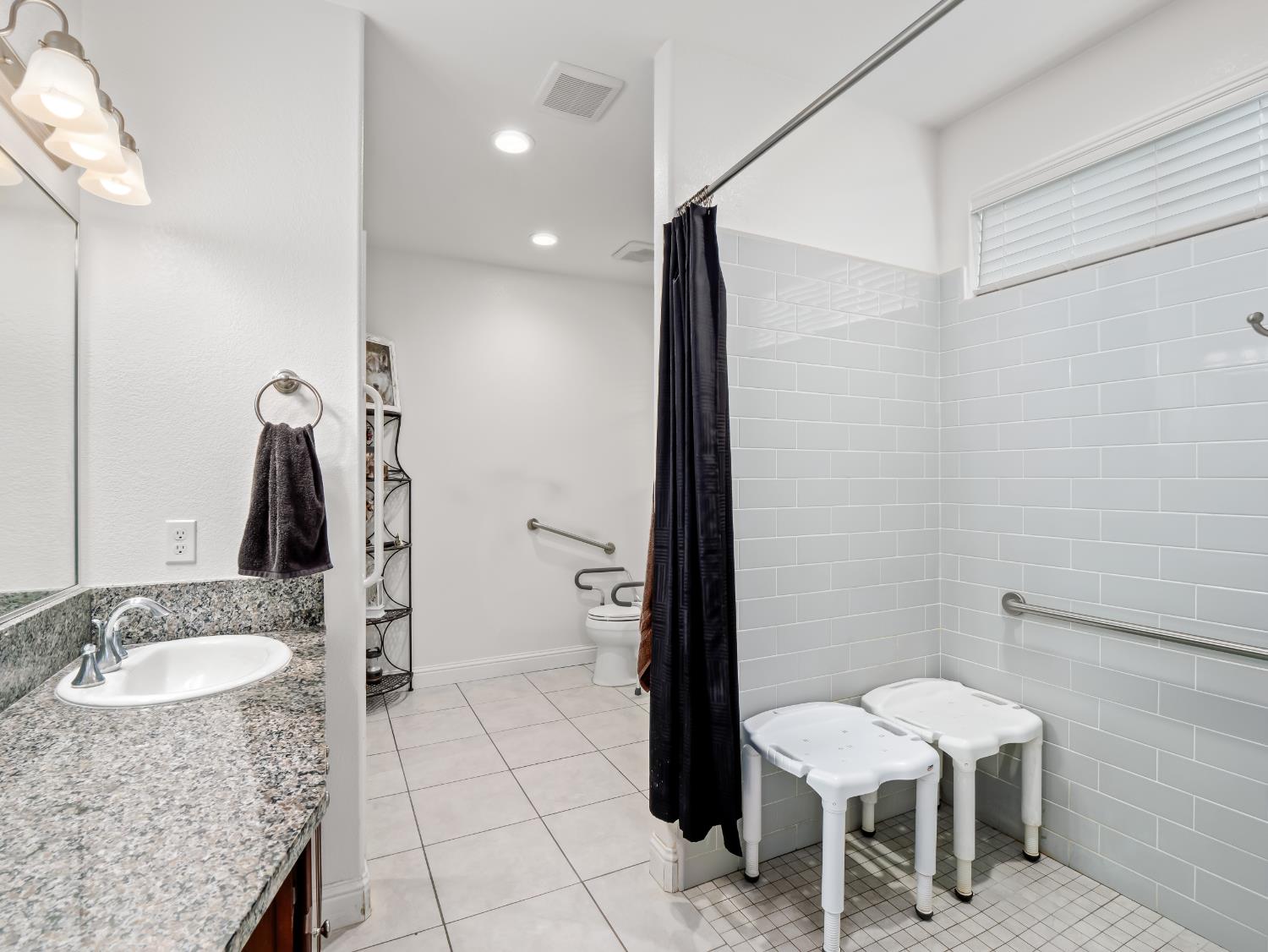 425 Karen Ave, Kerman, CA 93630