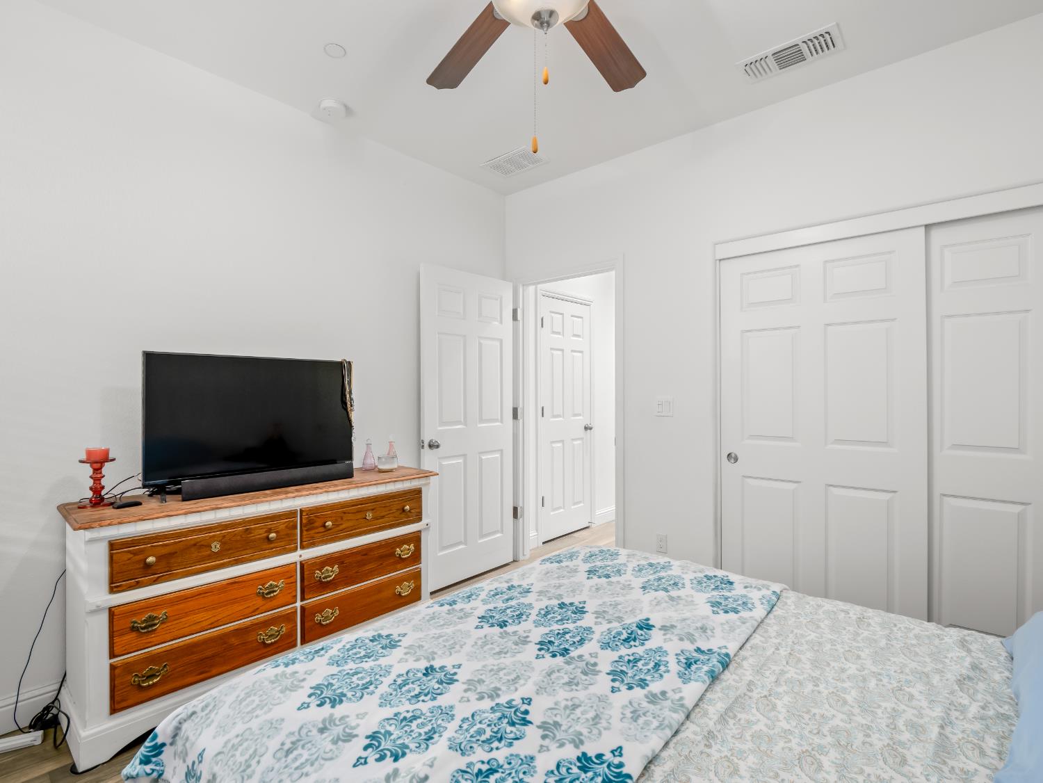 425 Karen Ave, Kerman, CA 93630