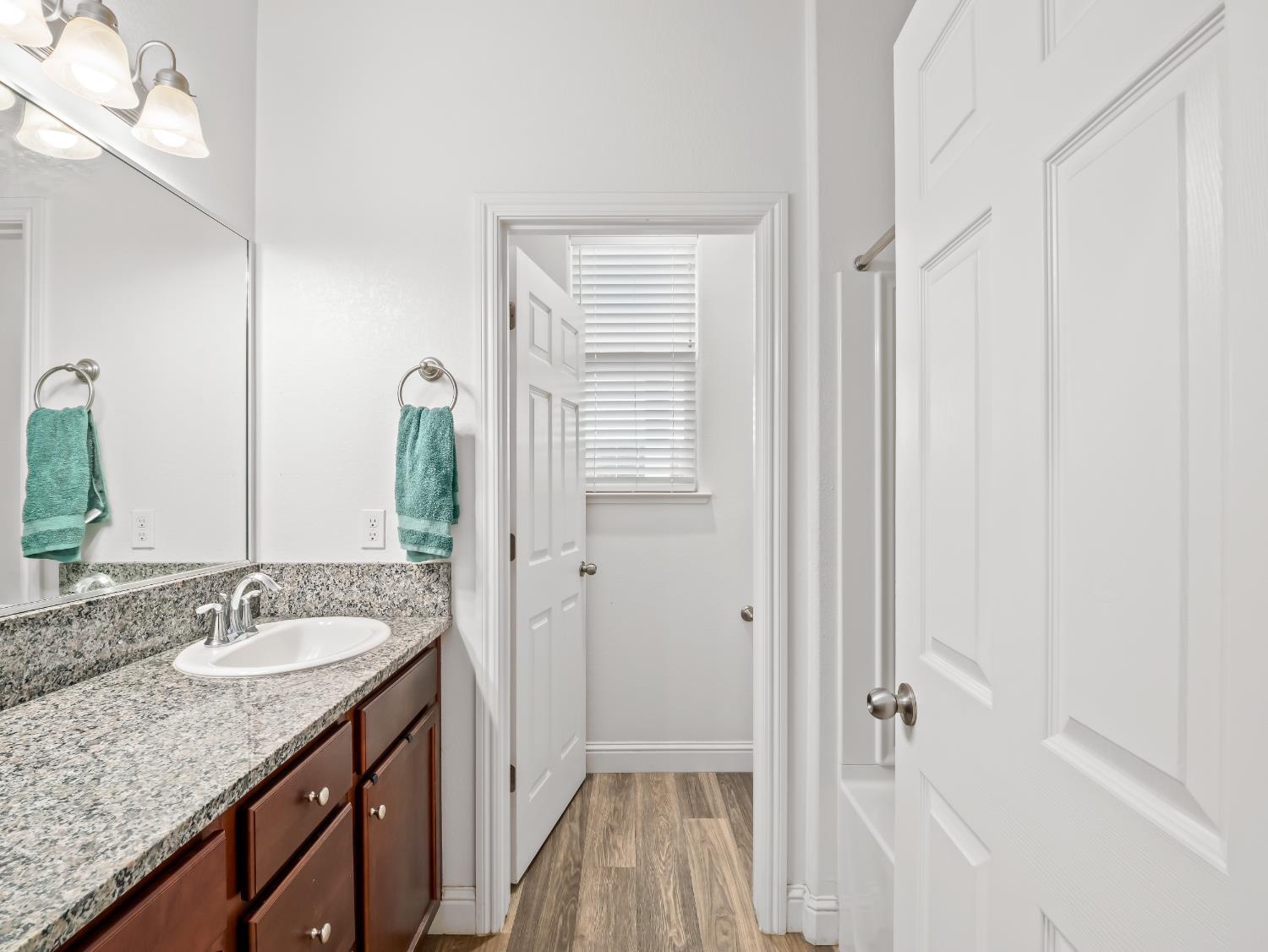 425 Karen Ave, Kerman, CA 93630