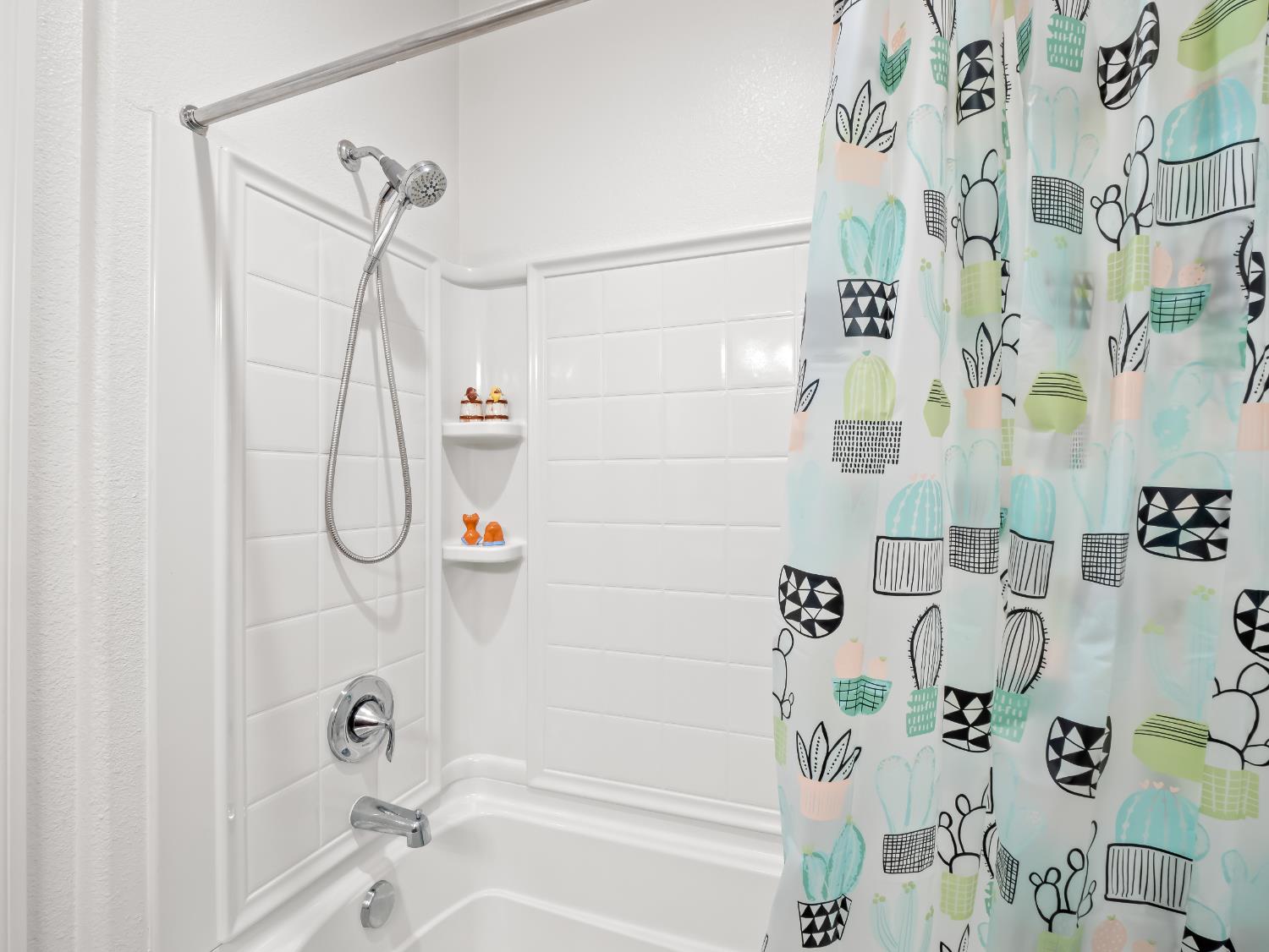 425 Karen Ave, Kerman, CA 93630