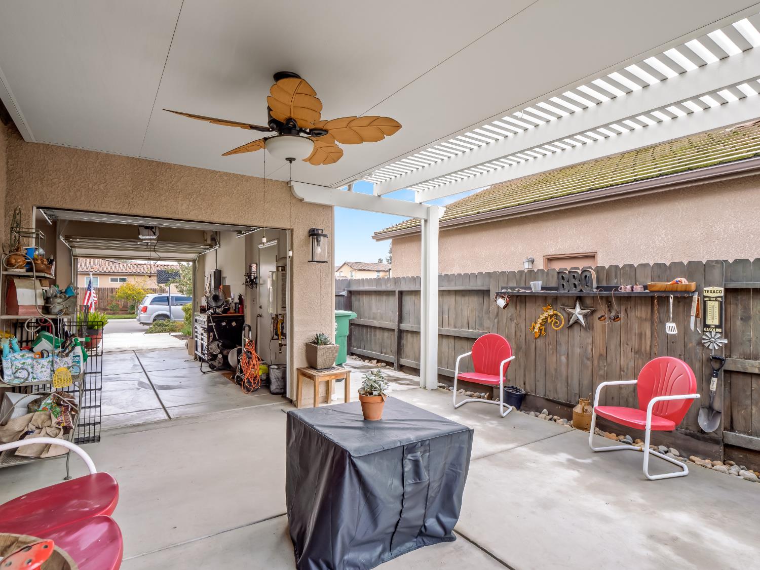 425 Karen Ave, Kerman, CA 93630