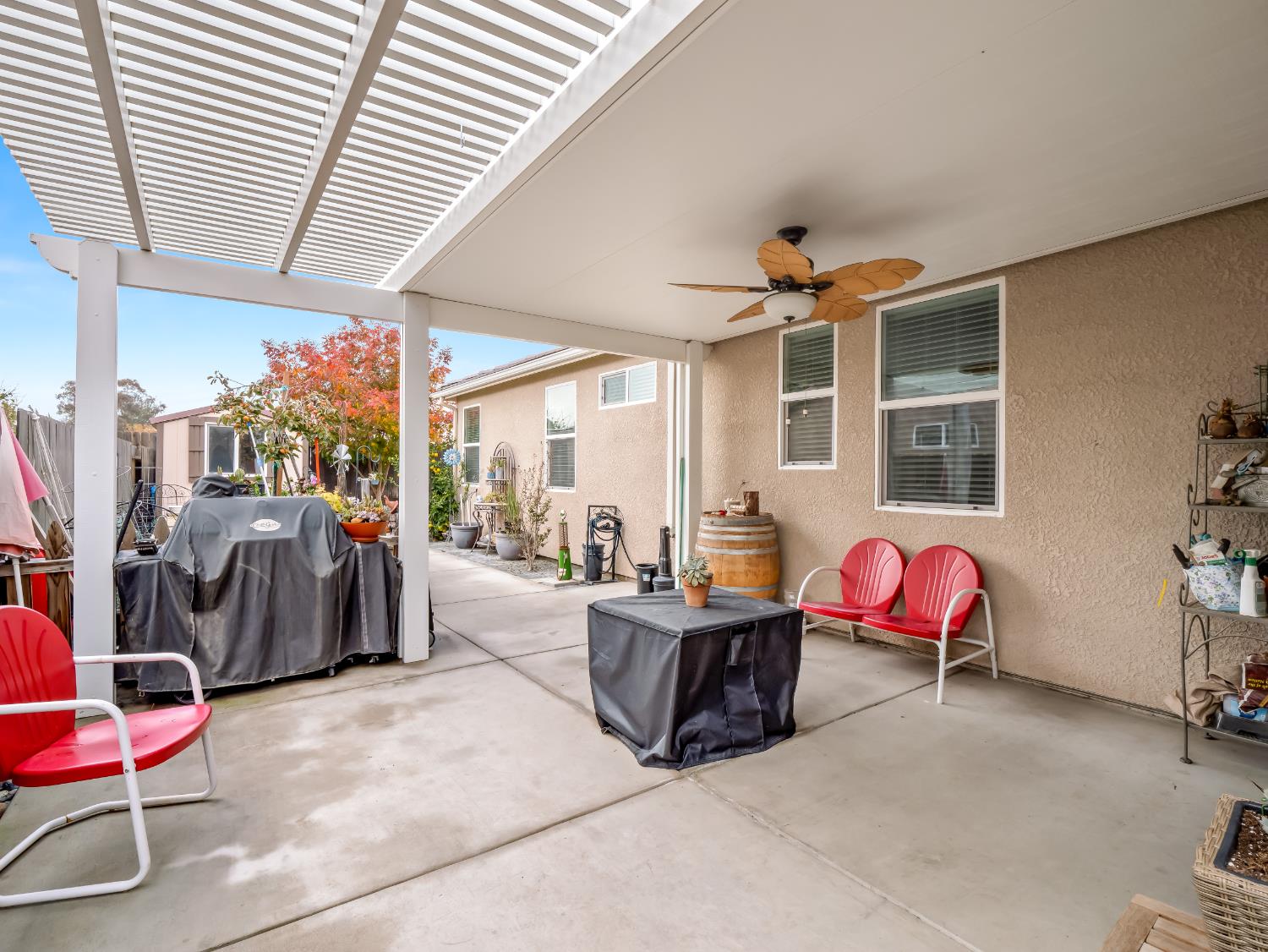 425 Karen Ave, Kerman, CA 93630