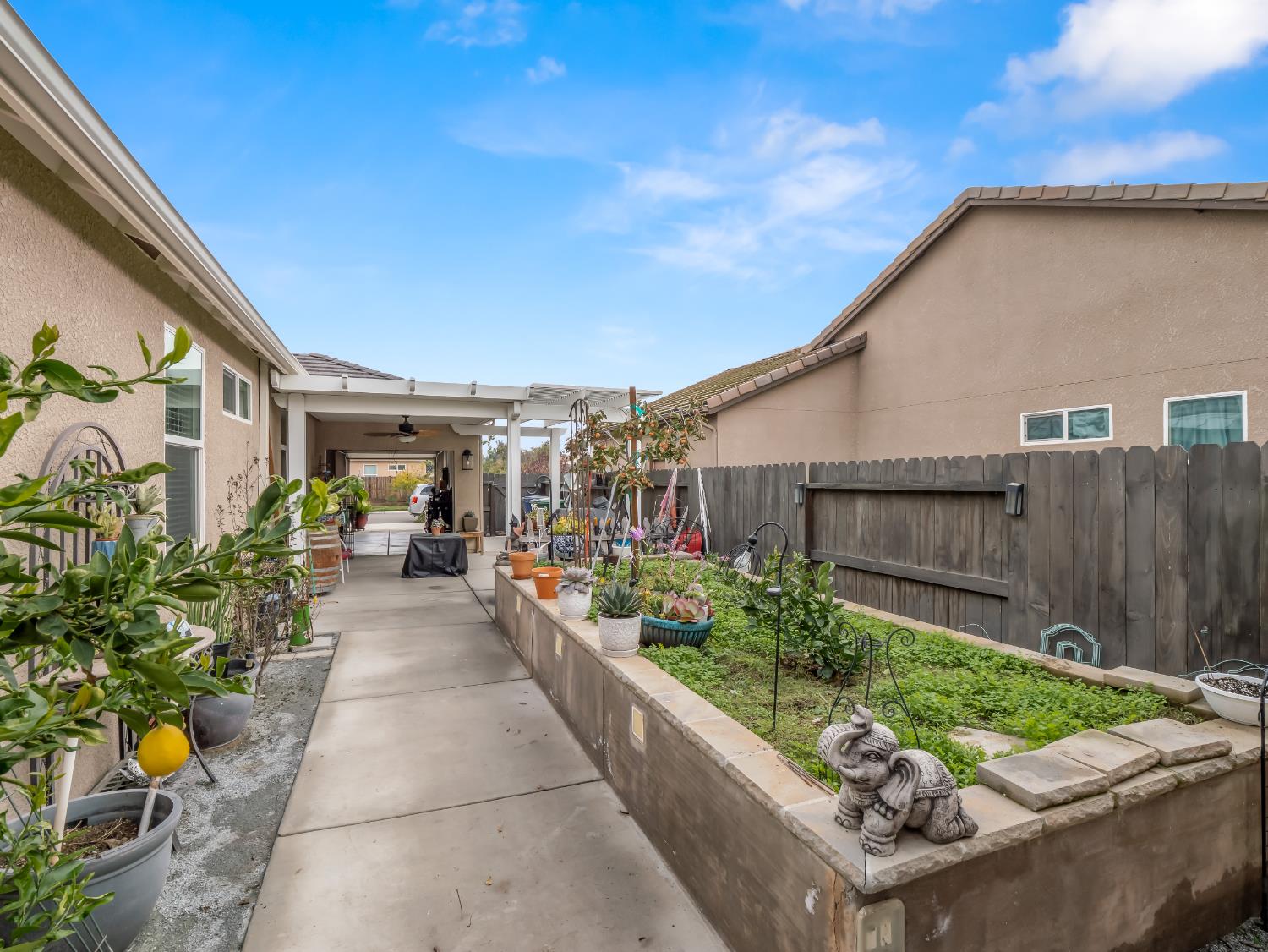 425 Karen Ave, Kerman, CA 93630