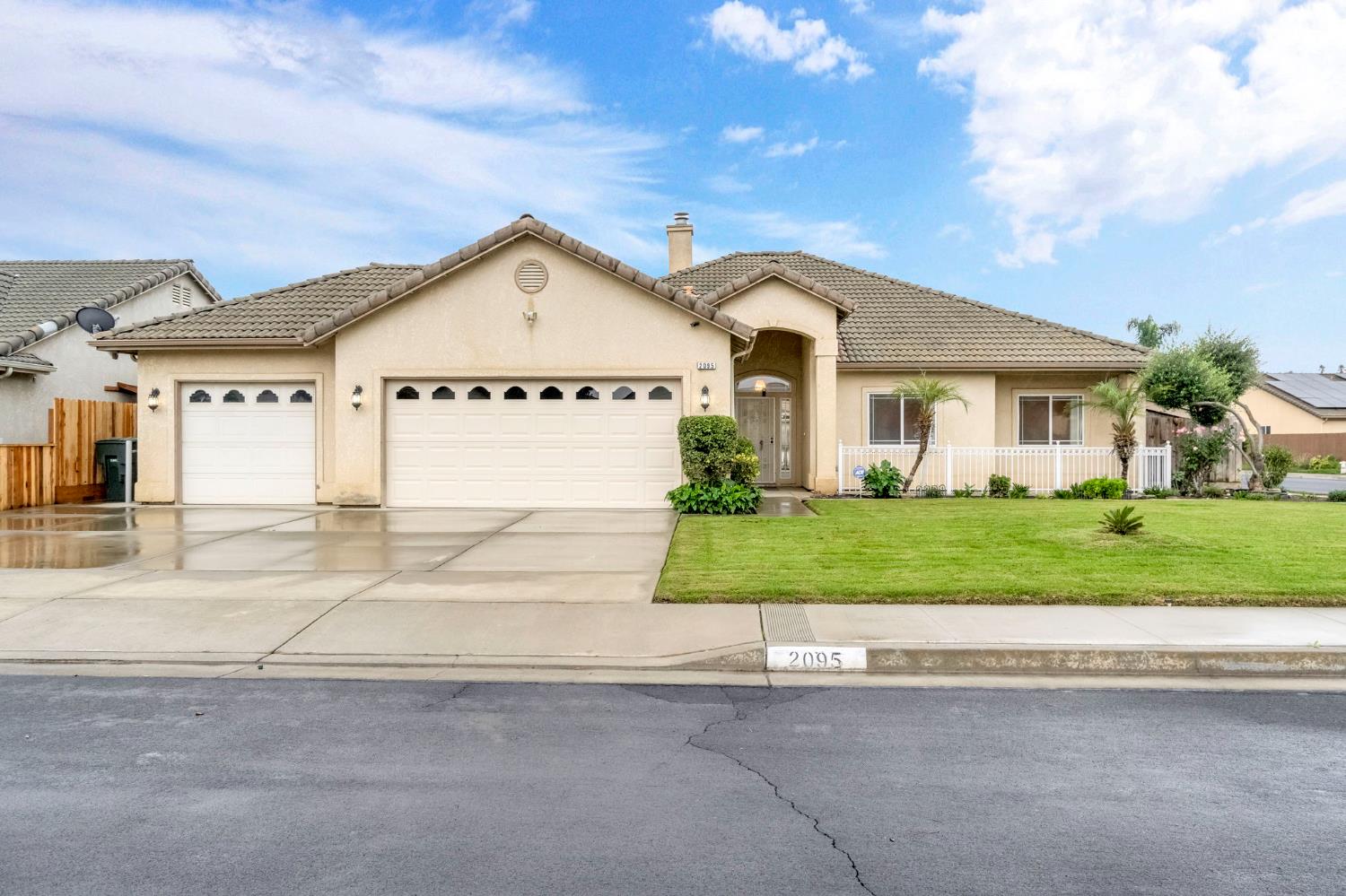 2095 Independence Pl, Hanford, CA 93230