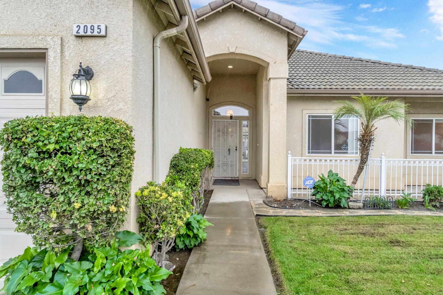 2095 Independence Pl, Hanford, CA 93230