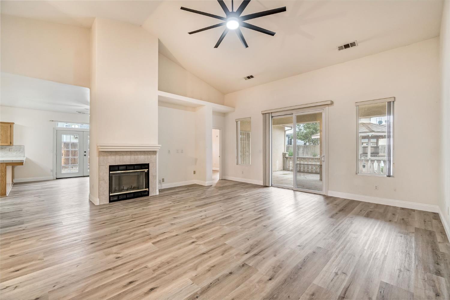 2095 Independence Pl, Hanford, CA 93230