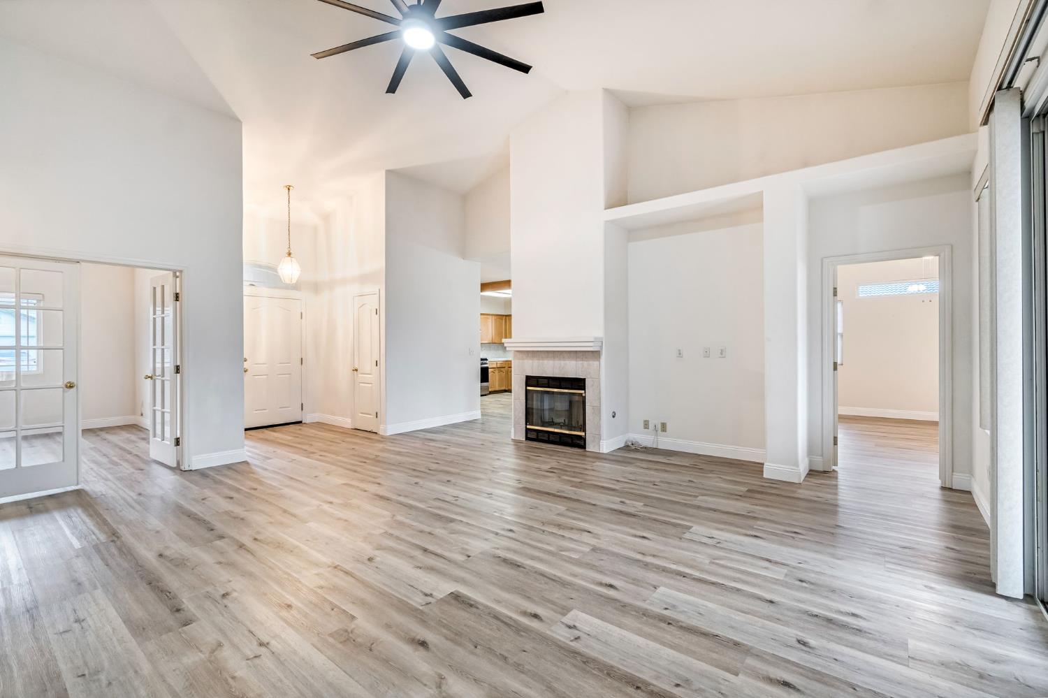 2095 Independence Pl, Hanford, CA 93230